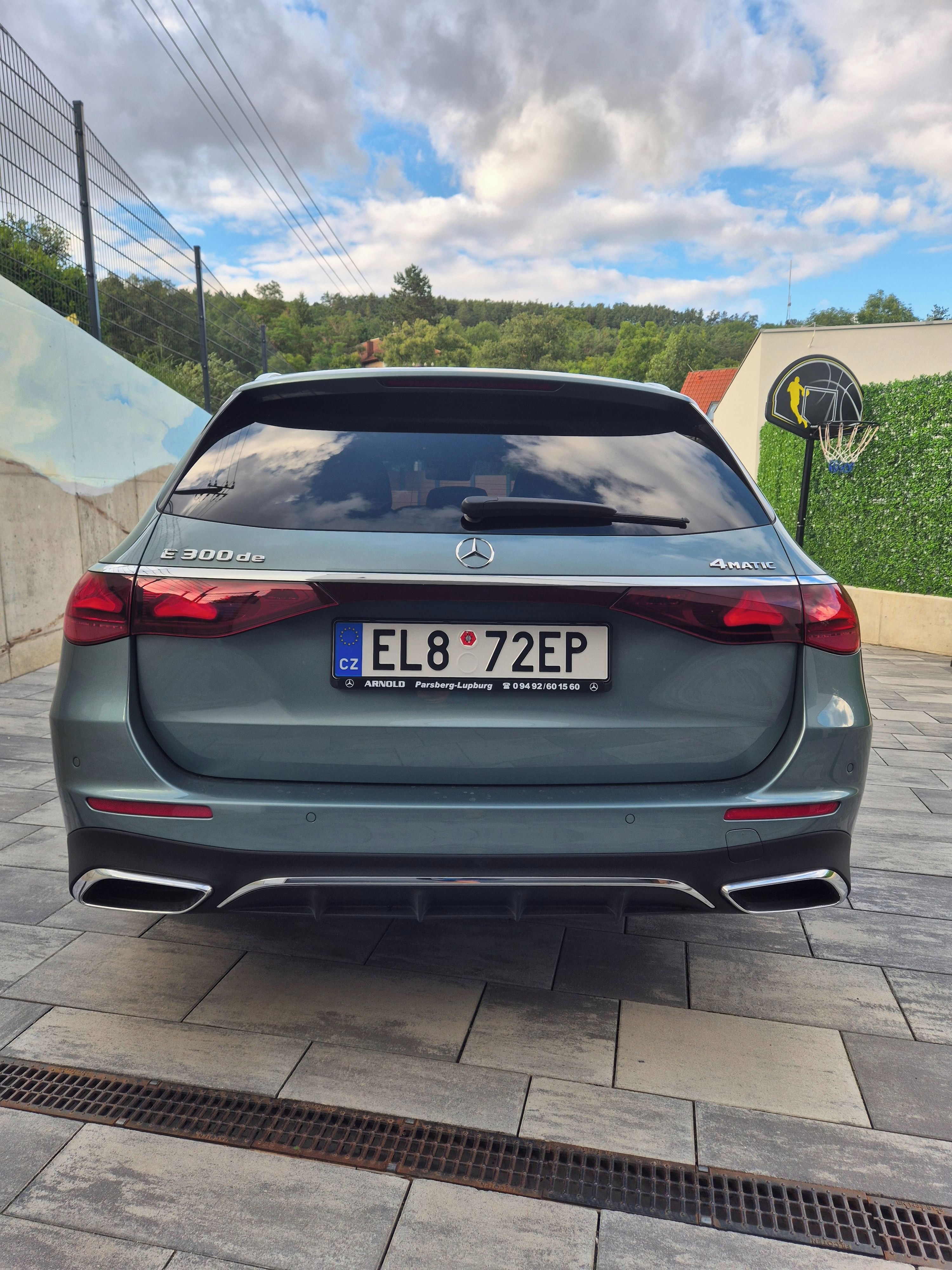 Mercedes-Benz Třídy E, Mercedes E 300de 4M AMG - fotka 6