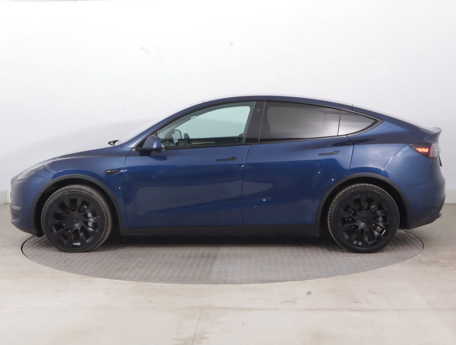 Tesla Model Y, Long Range AWD 79kWh, SoH 90% - fotka 3