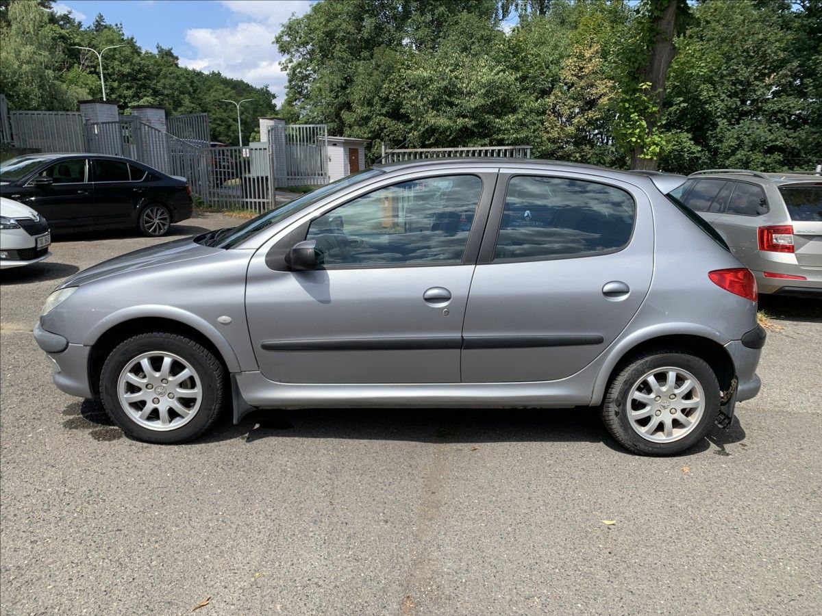 Peugeot 206, 1,4 i,ČR - fotka 5