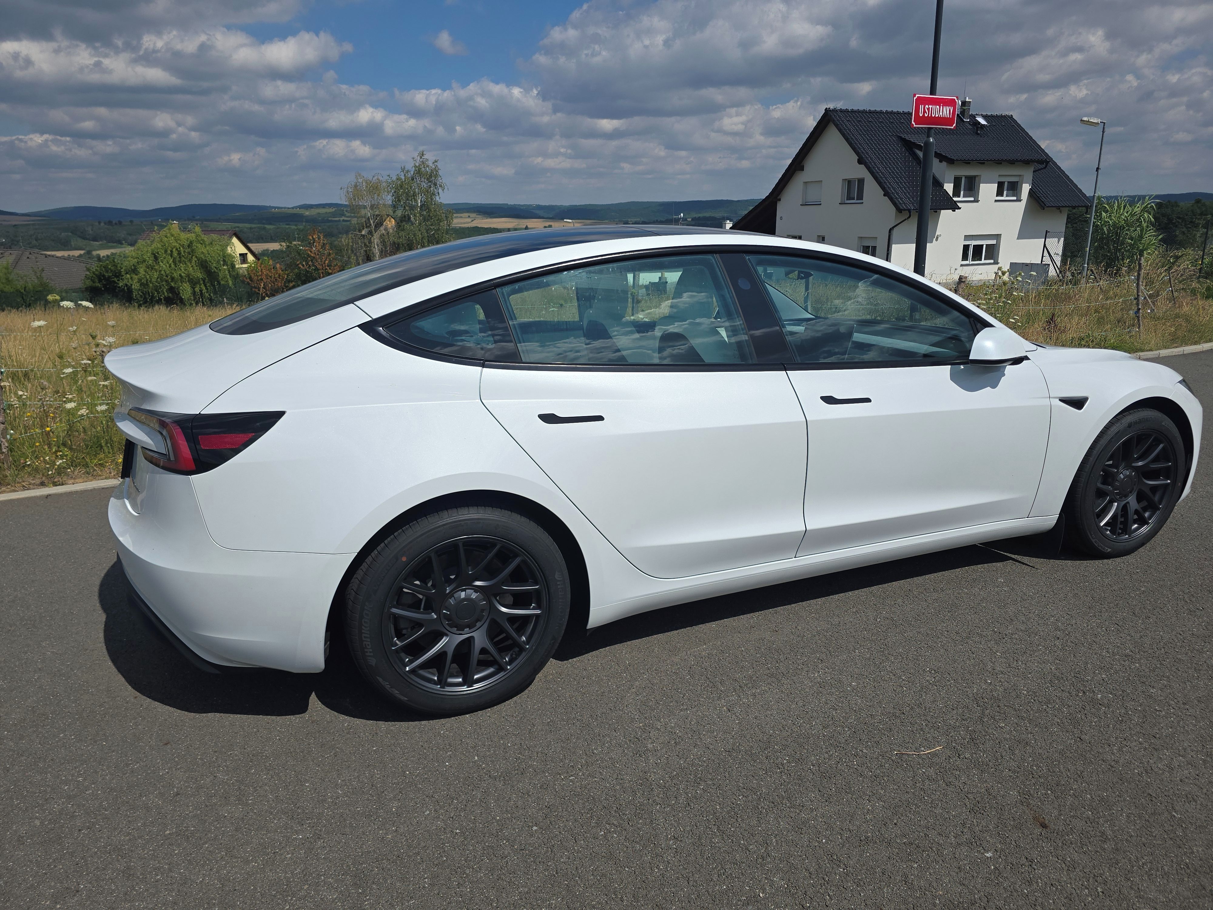 Tesla Model 3, TESLA model 3 Highland - fotka 6