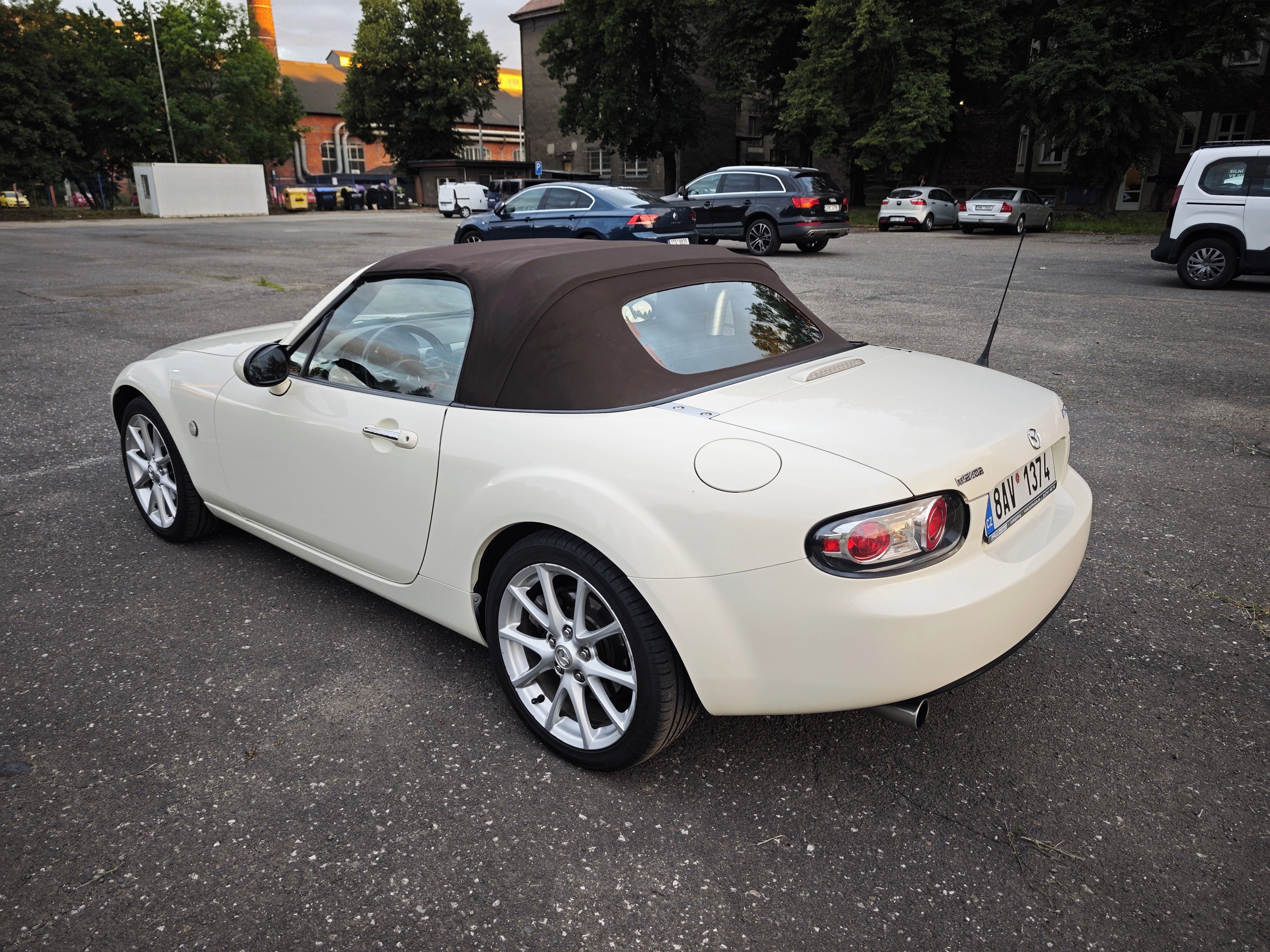 Mazda MX-5, 2.0 Marble bílá - fotka 4