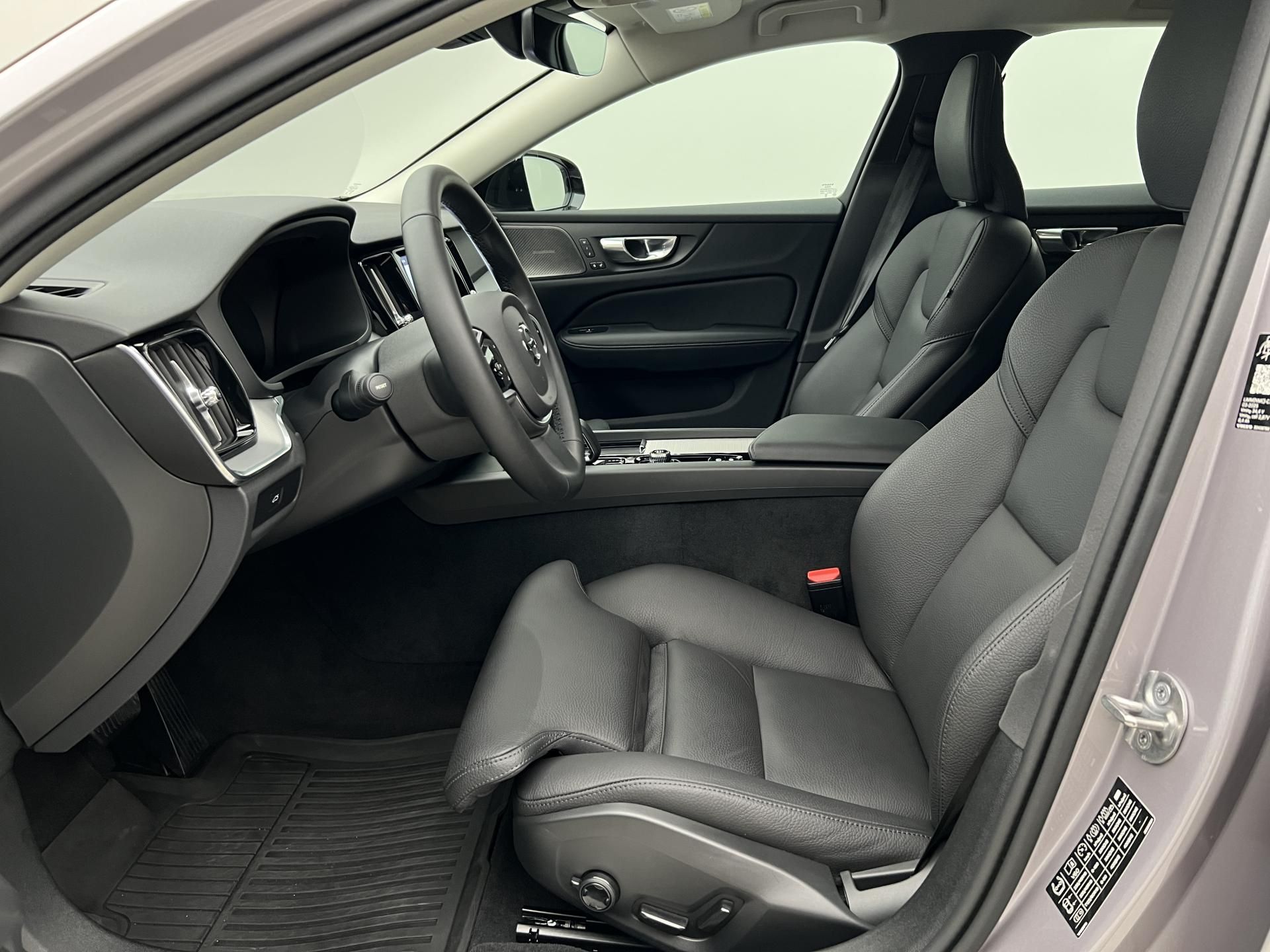 Volvo V60, B4 DARK PLUS 1. maj. - fotka 3