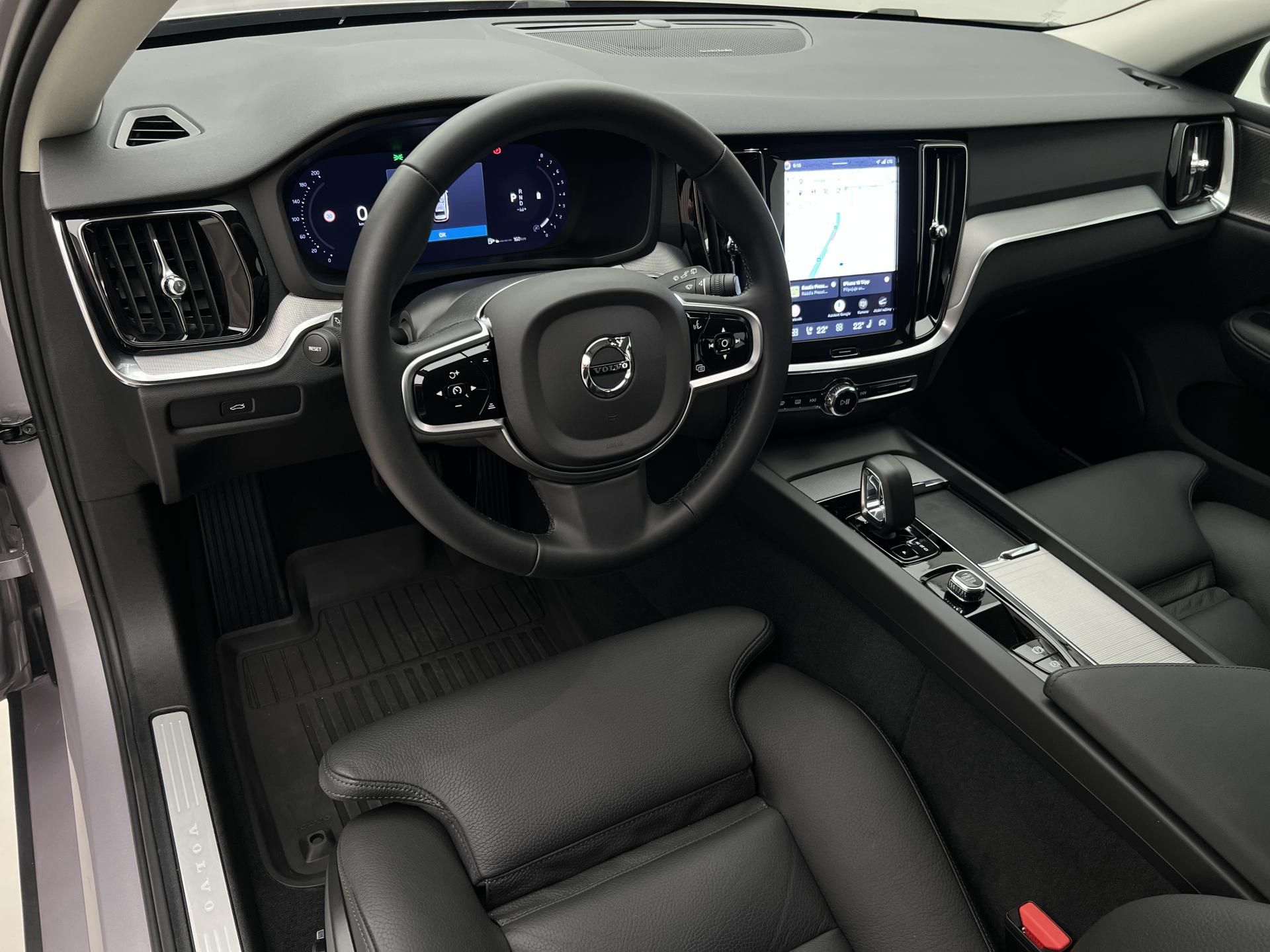 Volvo V60, B4 DARK PLUS 1. maj. - fotka 4