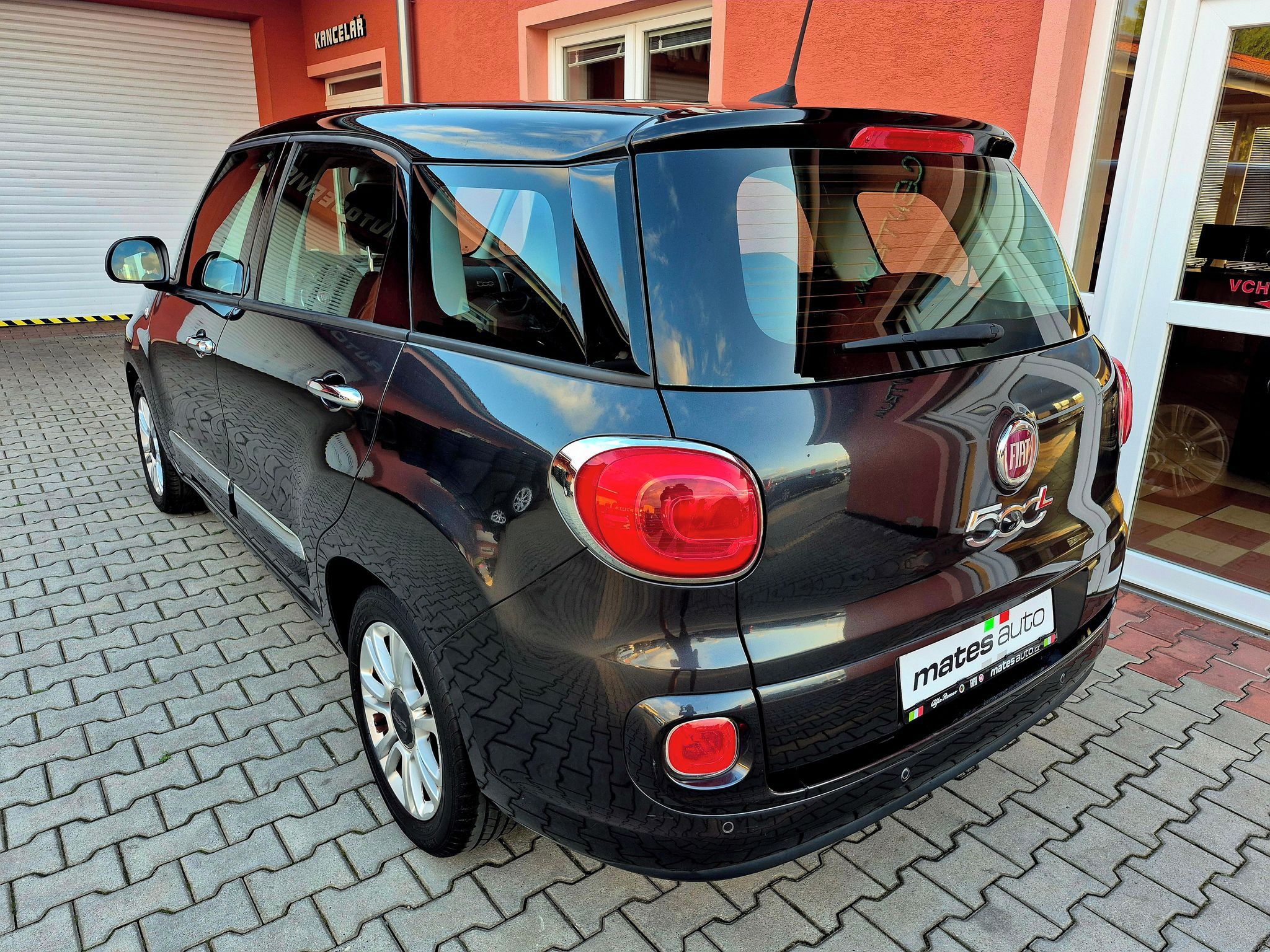 Fiat 500L, 1.6 JTDM Lounge 88kw 7míst (OD - fotka 3