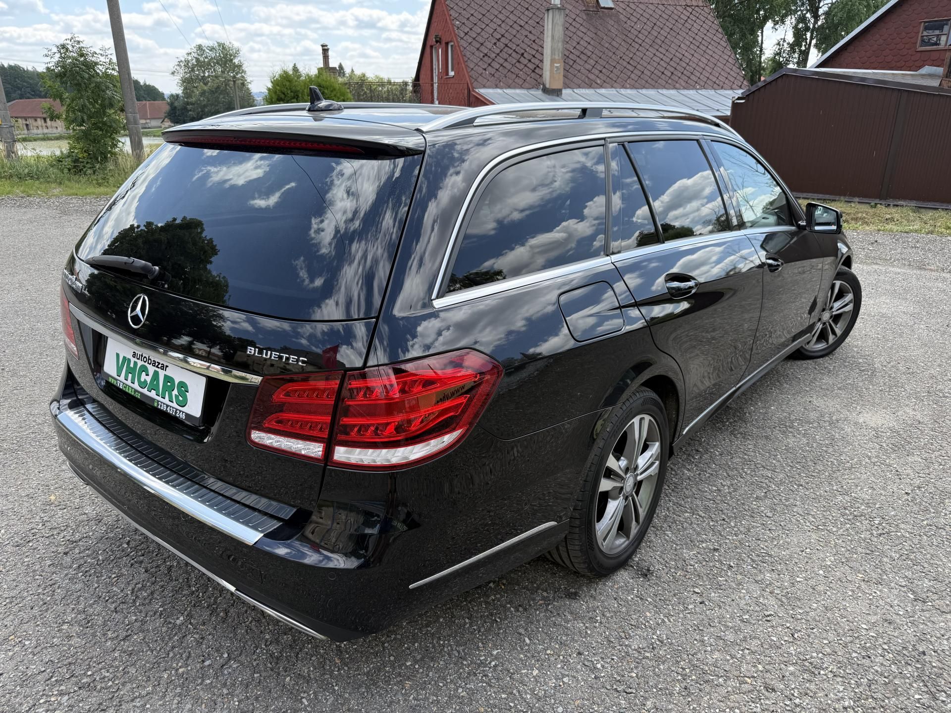 Mercedes-Benz Třídy E, 220D  BlueTec 4MATIC TAŽNÉ - fotka 4