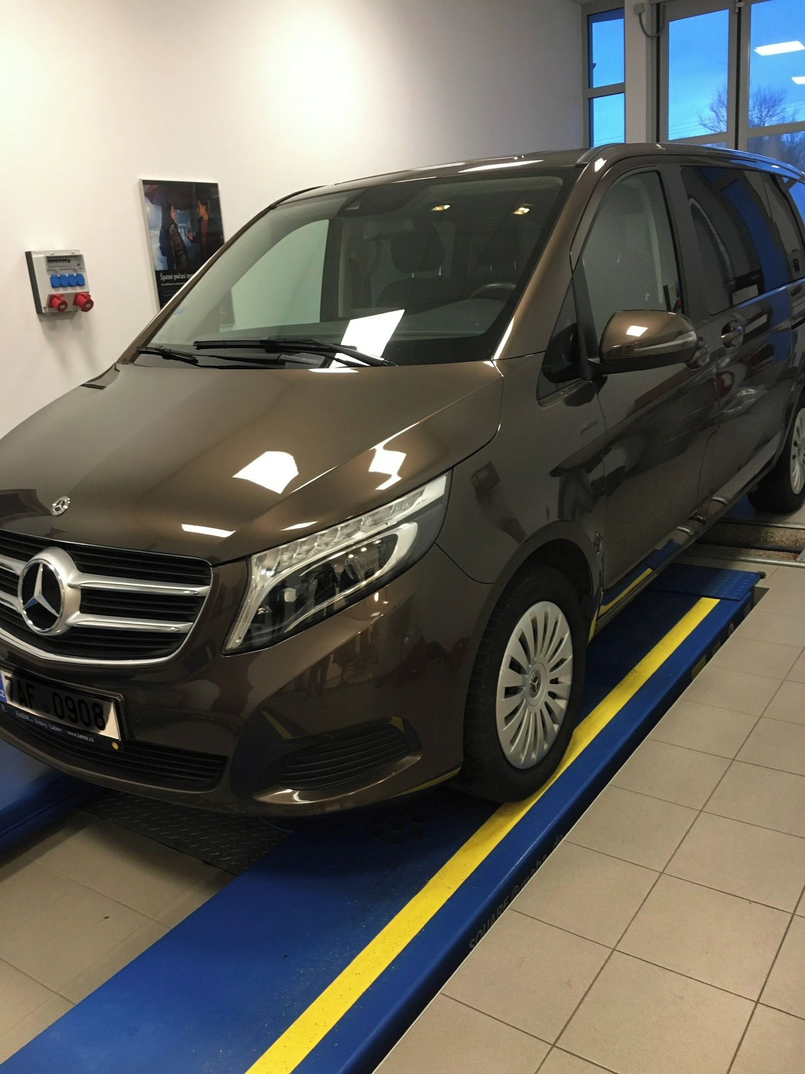 Mercedes-Benz Třídy V, V 220 d VKL/L (120 kW), 7 míst - fotka 2