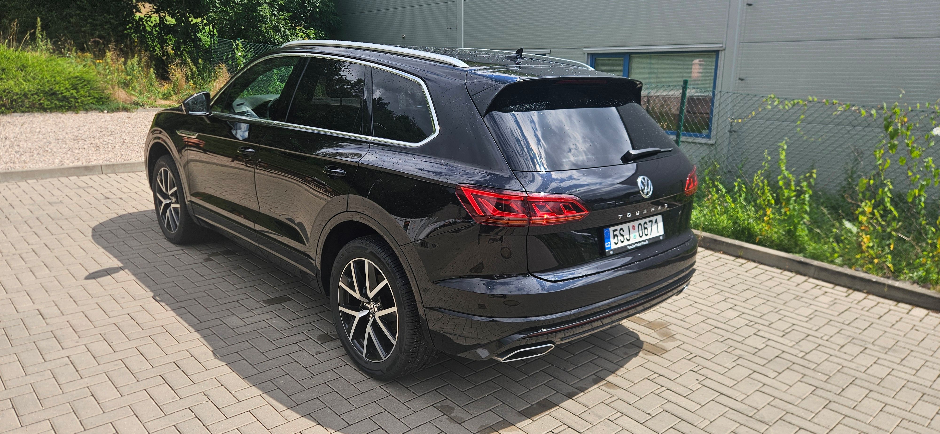Volkswagen Touareg, 3.0TDi  R-LINE 4MOTION - DPH - fotka 6