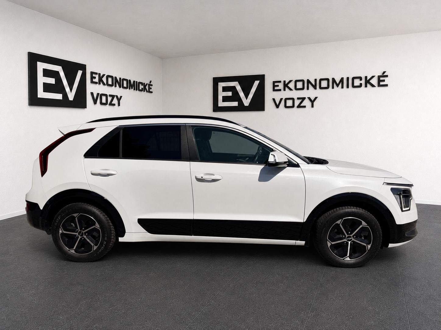 Kia Niro, 1.6 GDI,HEV,ČR,5,5 L/100KM - fotka 6