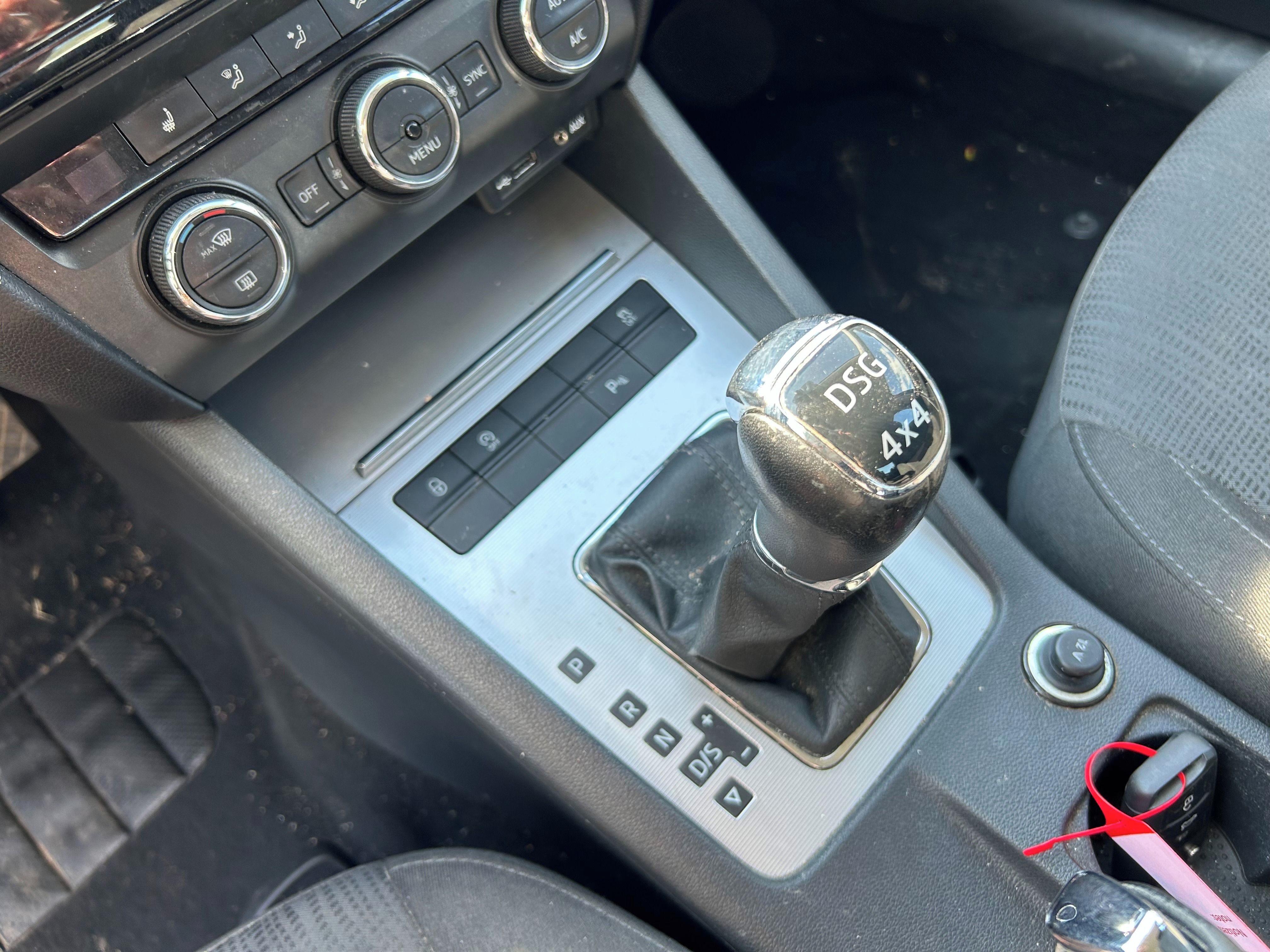 Škoda Octavia, 2.0TDI 4x4 / NEPOJÍZDNÉ - fotka 6