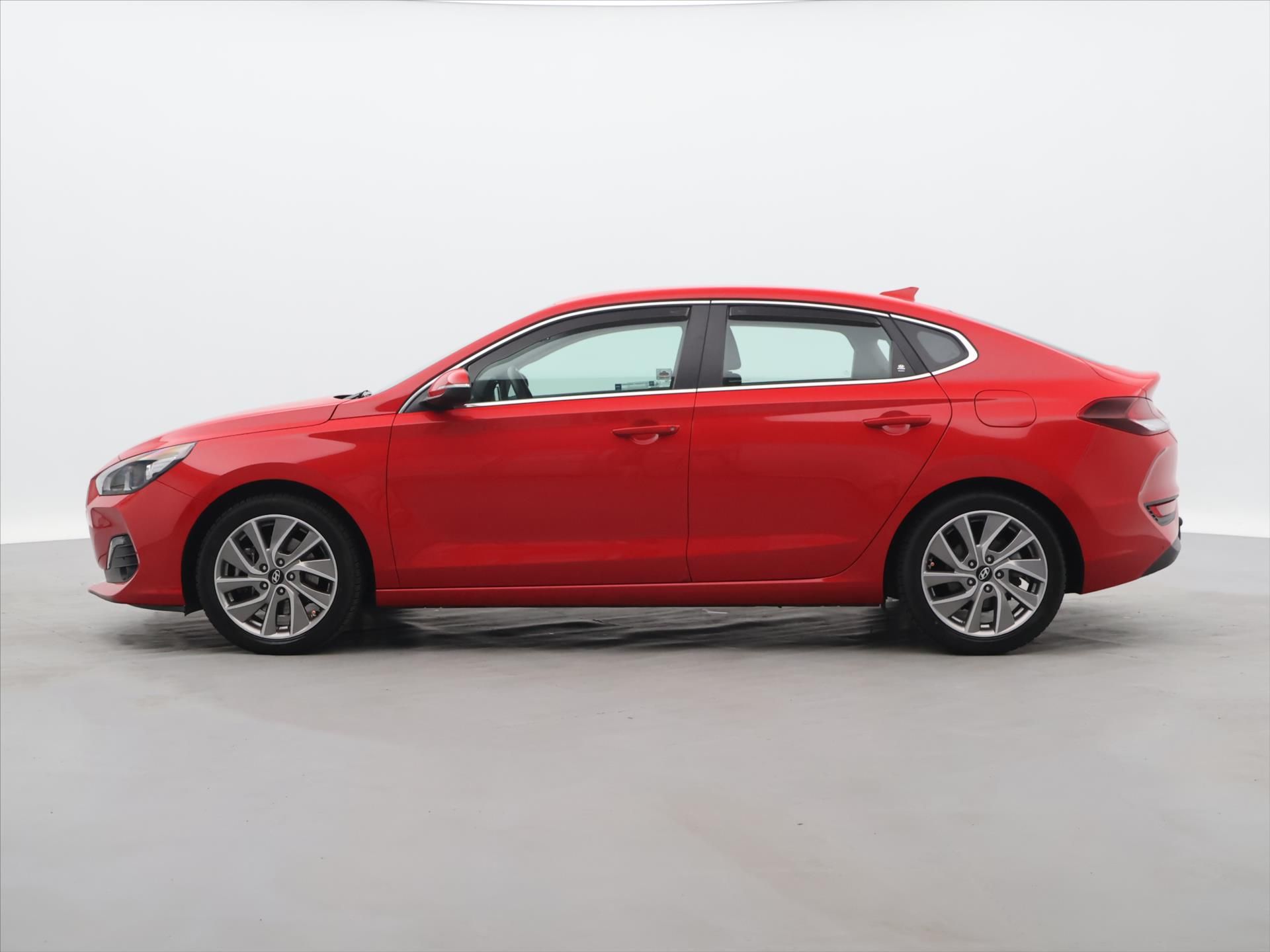 Hyundai i30, 1,4 T-GDI 103 kW Style Fastbac - fotka 4