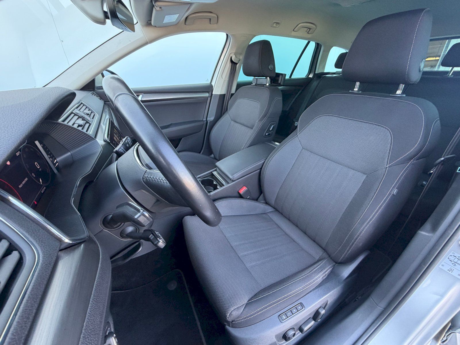 Škoda Superb, 2.0TDI 110kW Style Matrix Manu - fotka 6