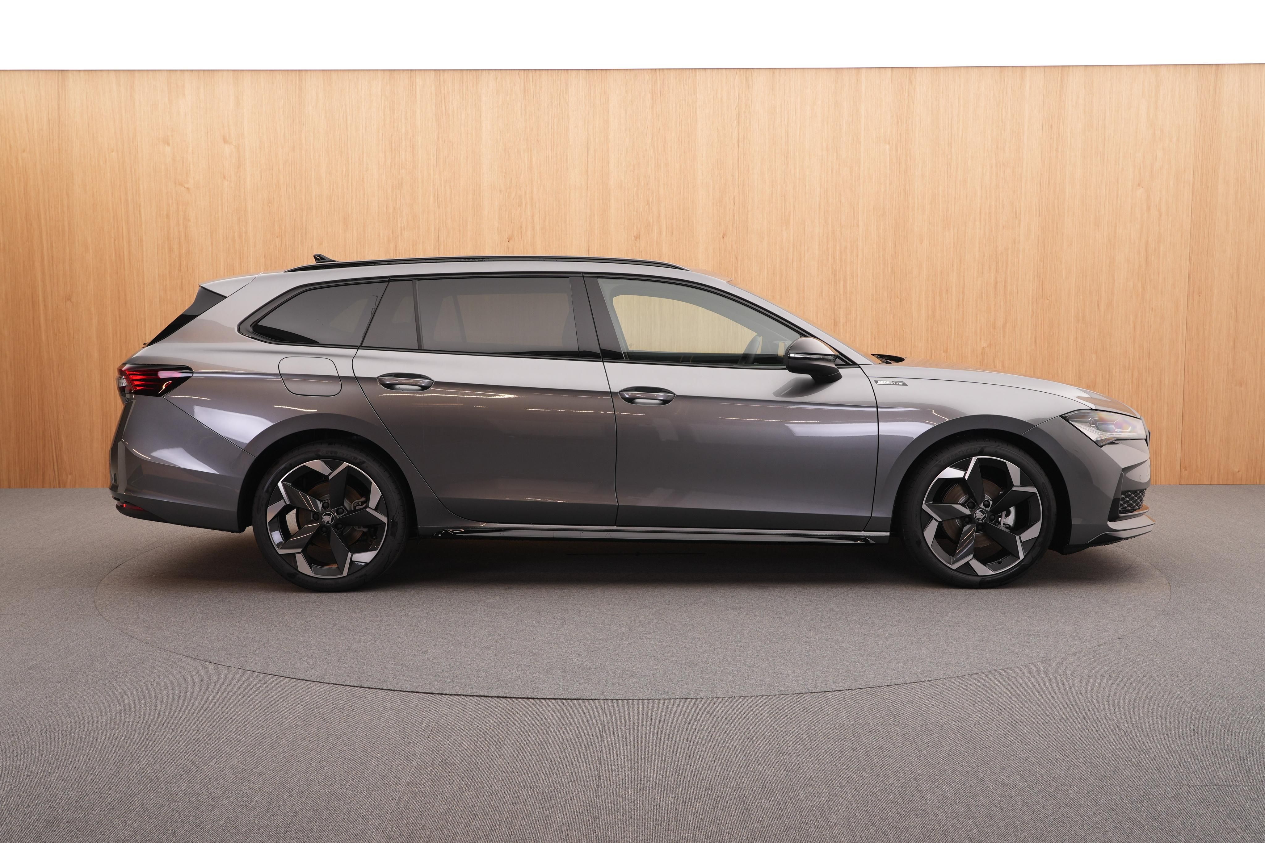 Škoda Superb, Sportline 2.0 TDI DSG - fotka 5