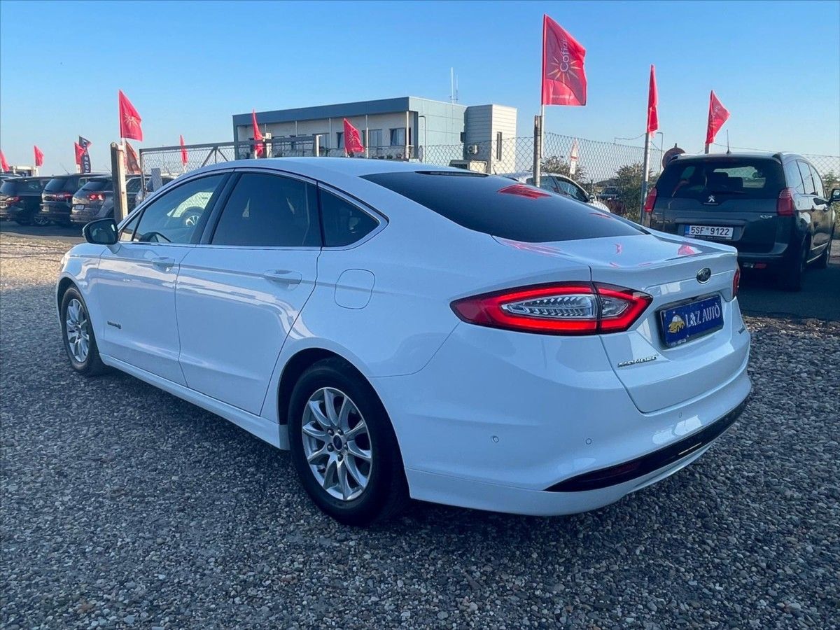 Ford Mondeo, 2,0 Hybrid Titanium - fotka 6