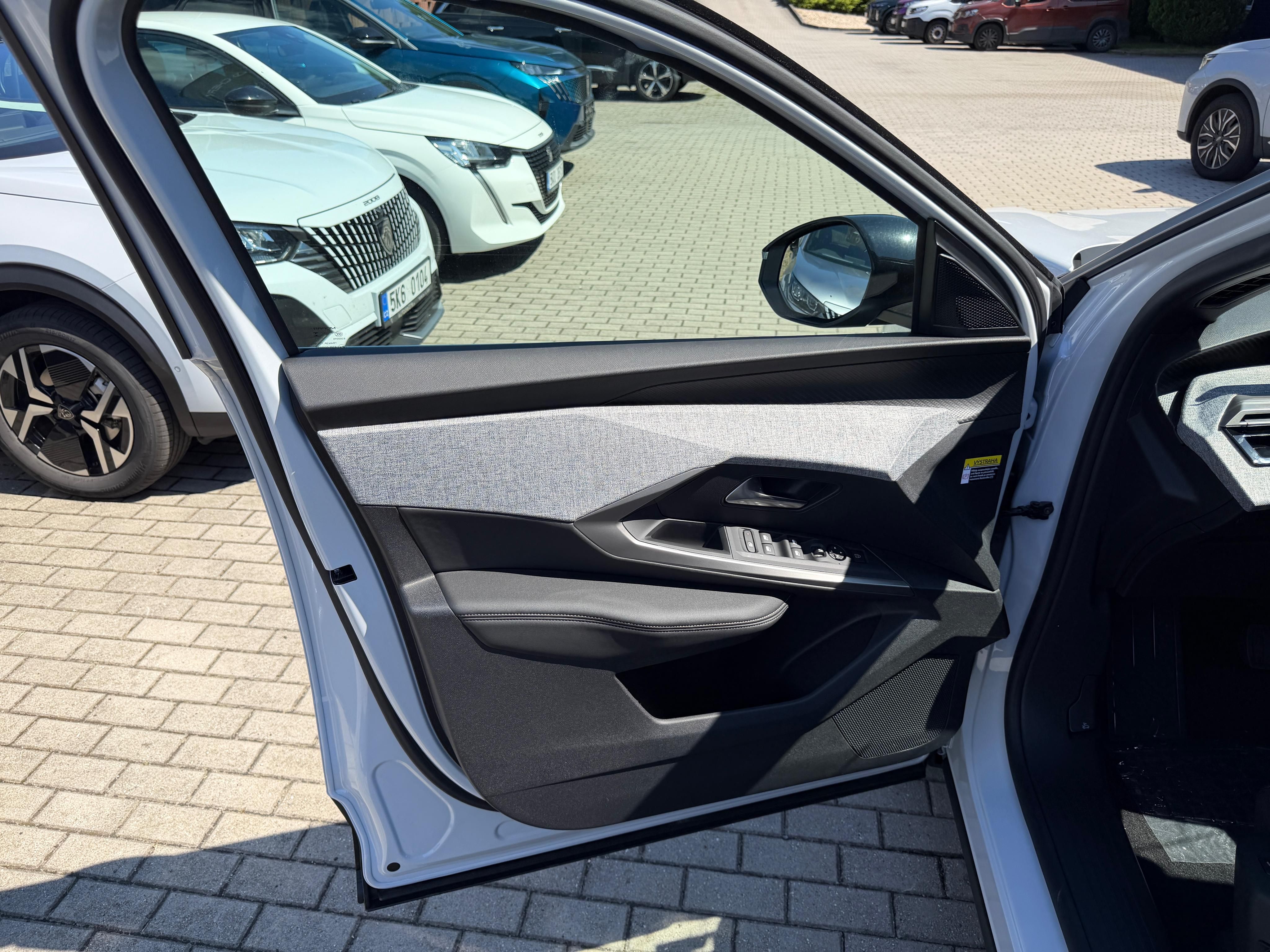 Peugeot 5008, BUSINESS Hybrid 145 e-DCS6 - fotka 6