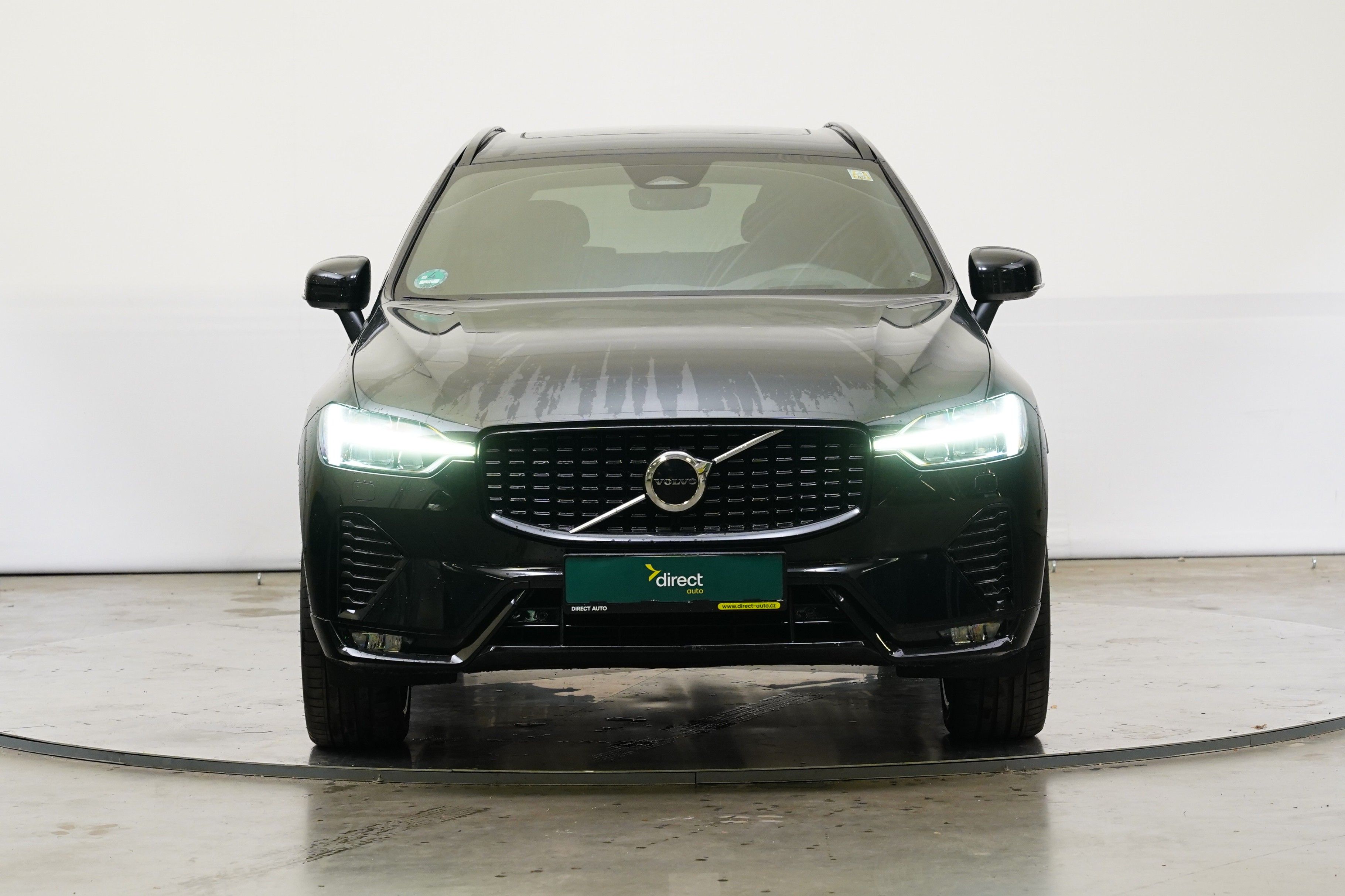 Volvo XC60, B4 145 kW AWD R-Design - fotka 4