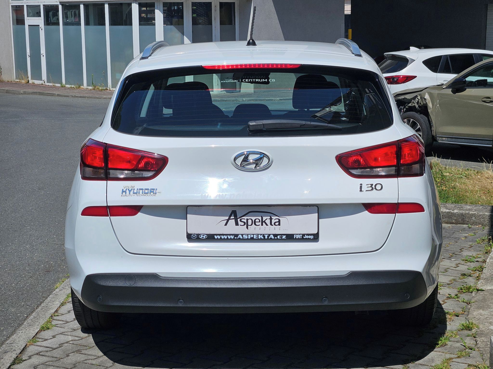 Hyundai i30, 1,6 CRDI 85kW Trikolor Comfort - fotka 4