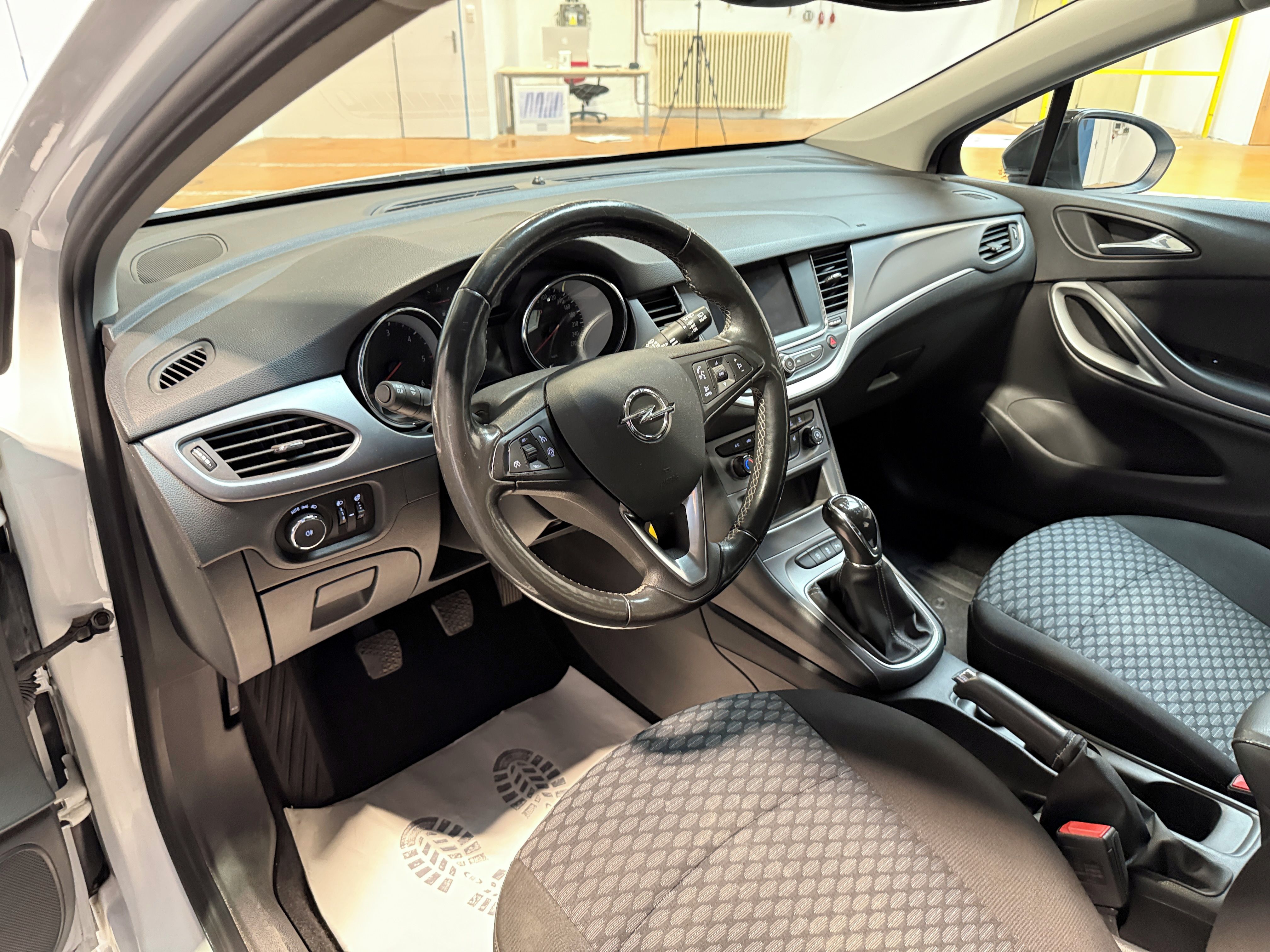 Opel Astra, 1.5 CDTi 90kW Edition ST S/S - fotka 5