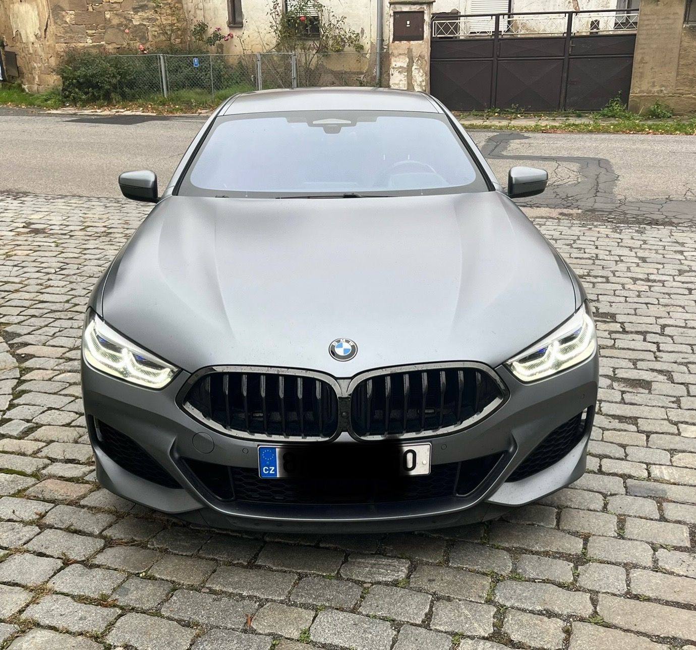 BMW Řada 8, 850i XDRIVE - fotka 2