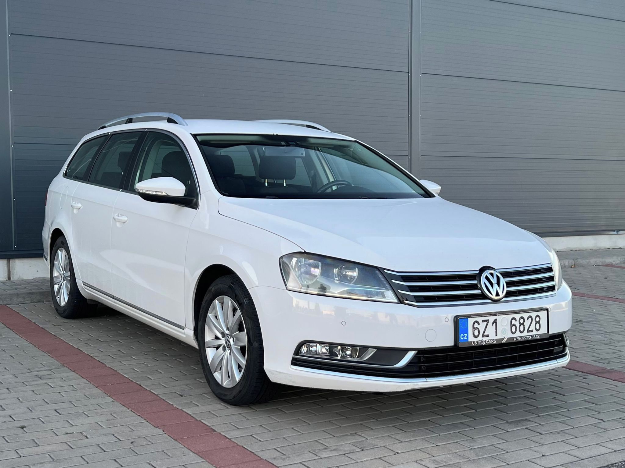 Volkswagen Passat, TDI-ALU-NAVI-PLNÝ SERVIS - fotka 3
