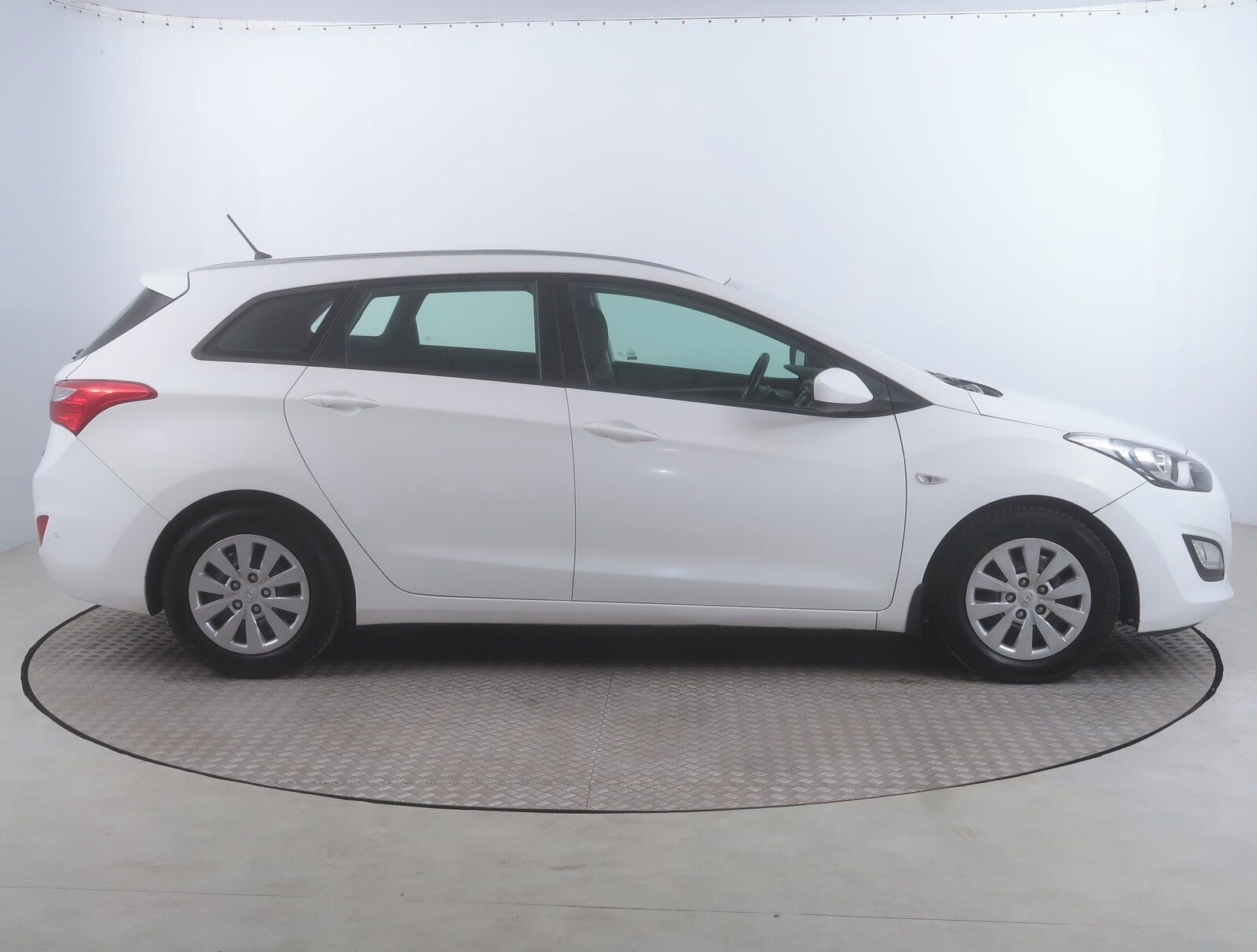 Hyundai i30, 1.6 CRDi, Serv.kniha, Klima - fotka 6