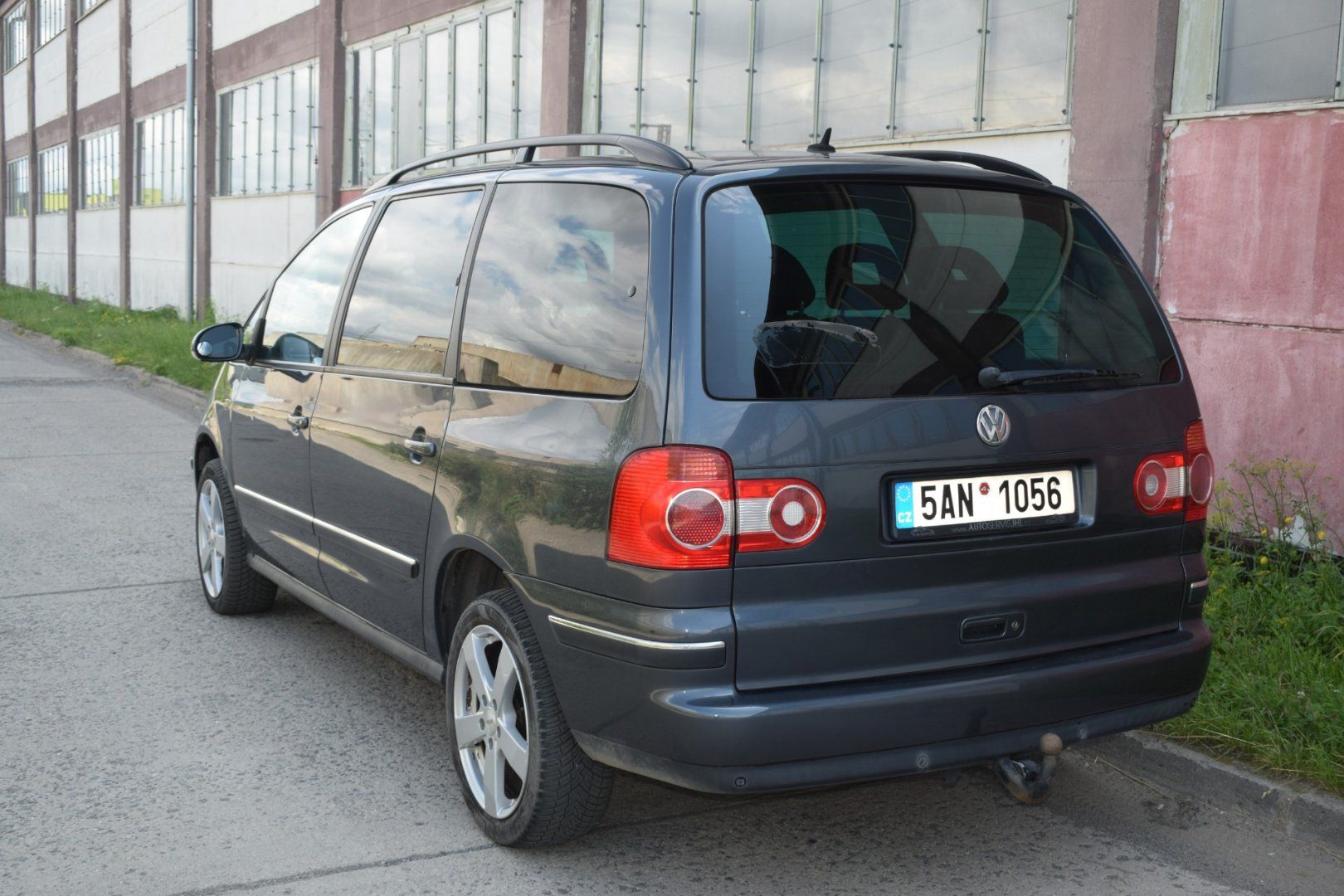 Volkswagen Sharan, 7MÍST, VÝBAVA - fotka 4