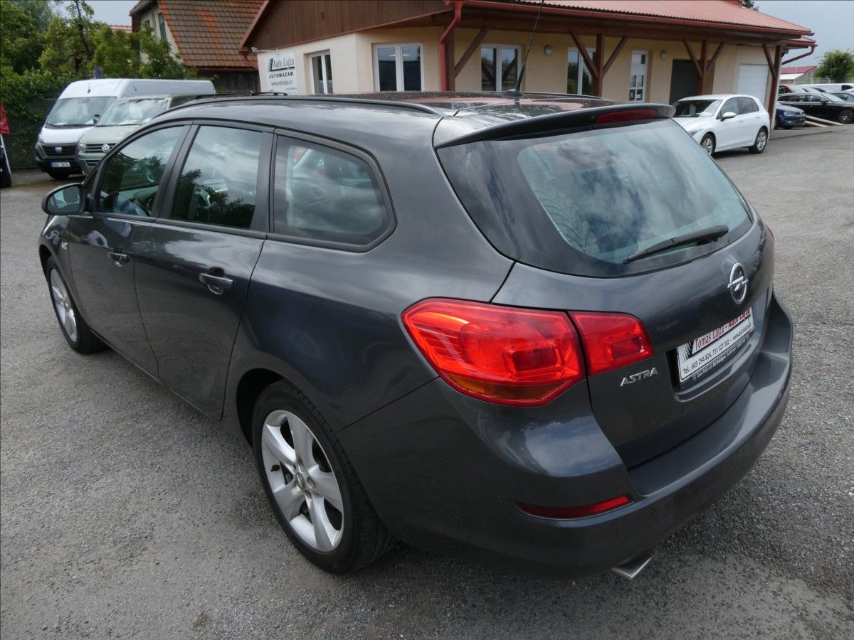 Opel Astra, 1,4 88kW 2x kola, 2.majitel - fotka 6