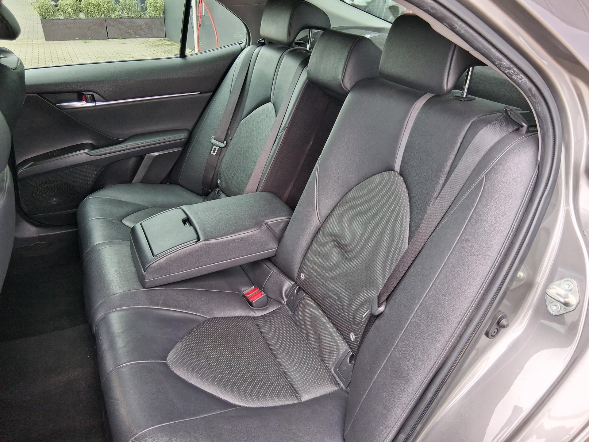 Toyota Camry, EXECUTIVE 2.5 Hyb. 160kW - fotka 5