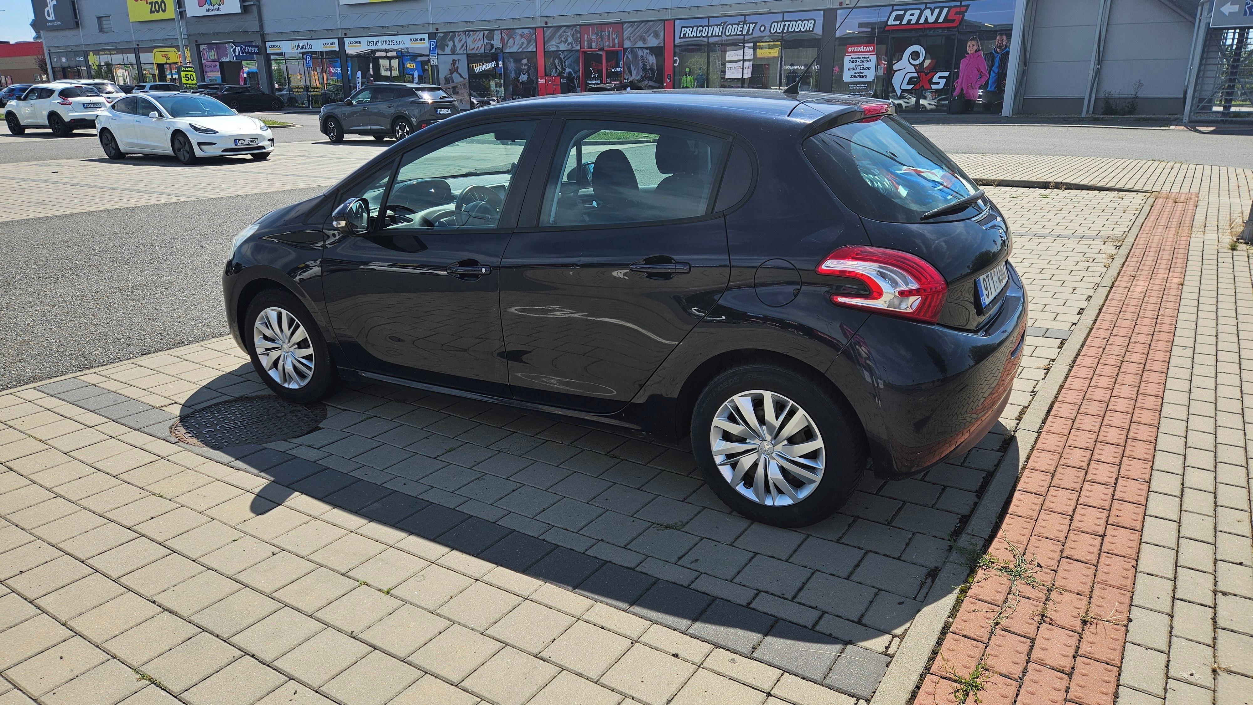 Peugeot 208, 1,2 VTI  60 KW - fotka 5