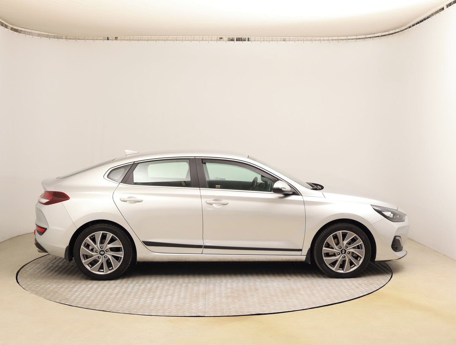 Hyundai i30, 1.4 T-GDI, Komfort, ČR,1.maj - fotka 6