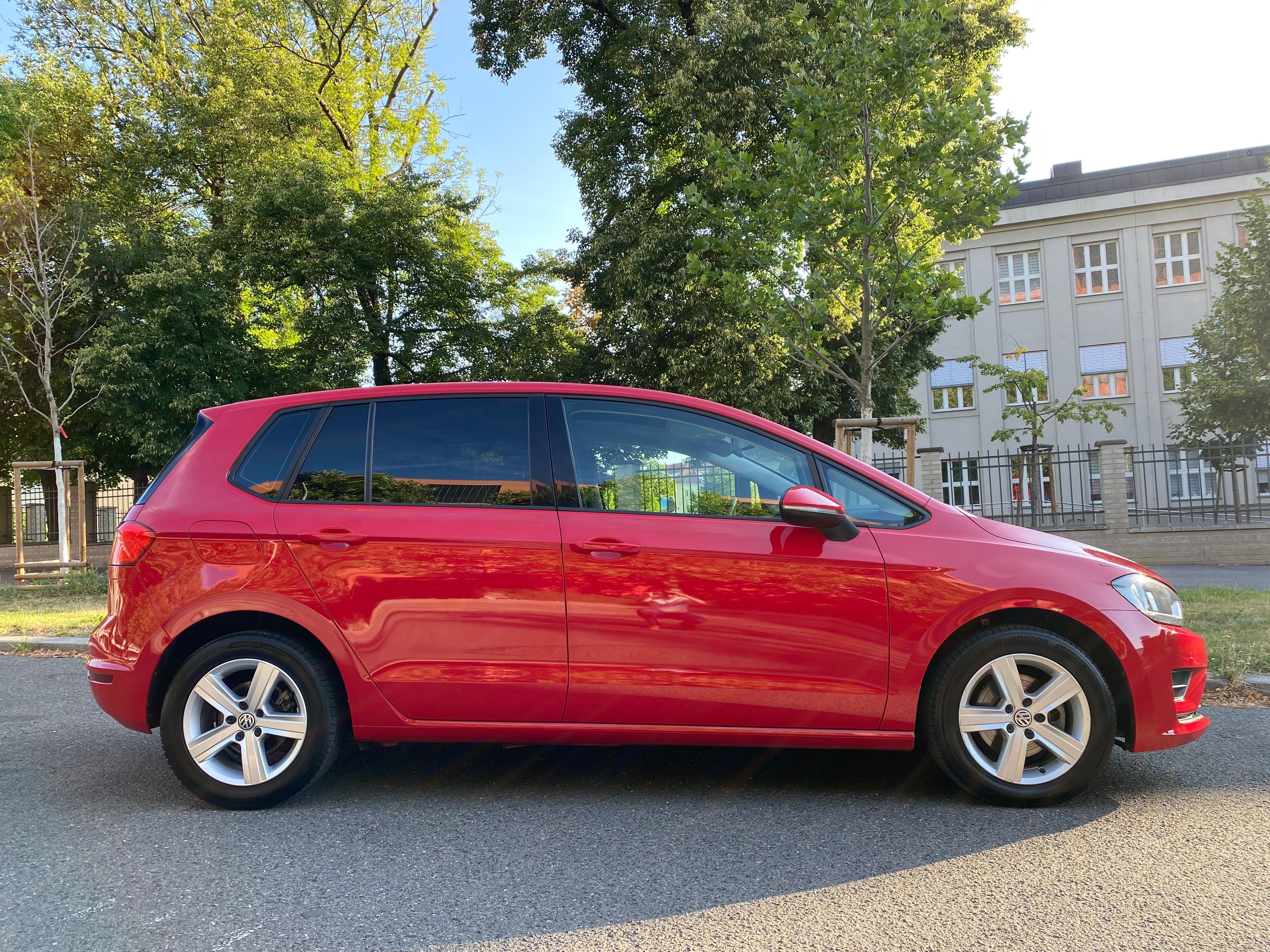 Volkswagen Golf Sportsvan, 1.2TSI automat tažné 75 400 km - fotka 6