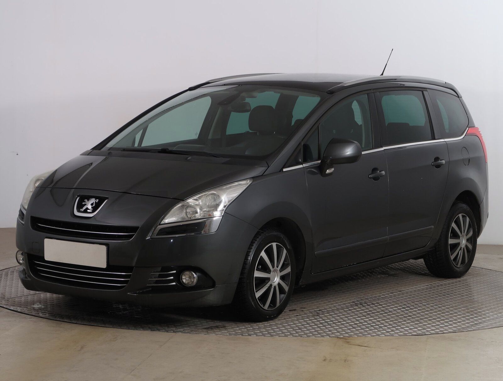 Peugeot 5008, 2.0 BlueHDi, Active, 7 míst - fotka 2