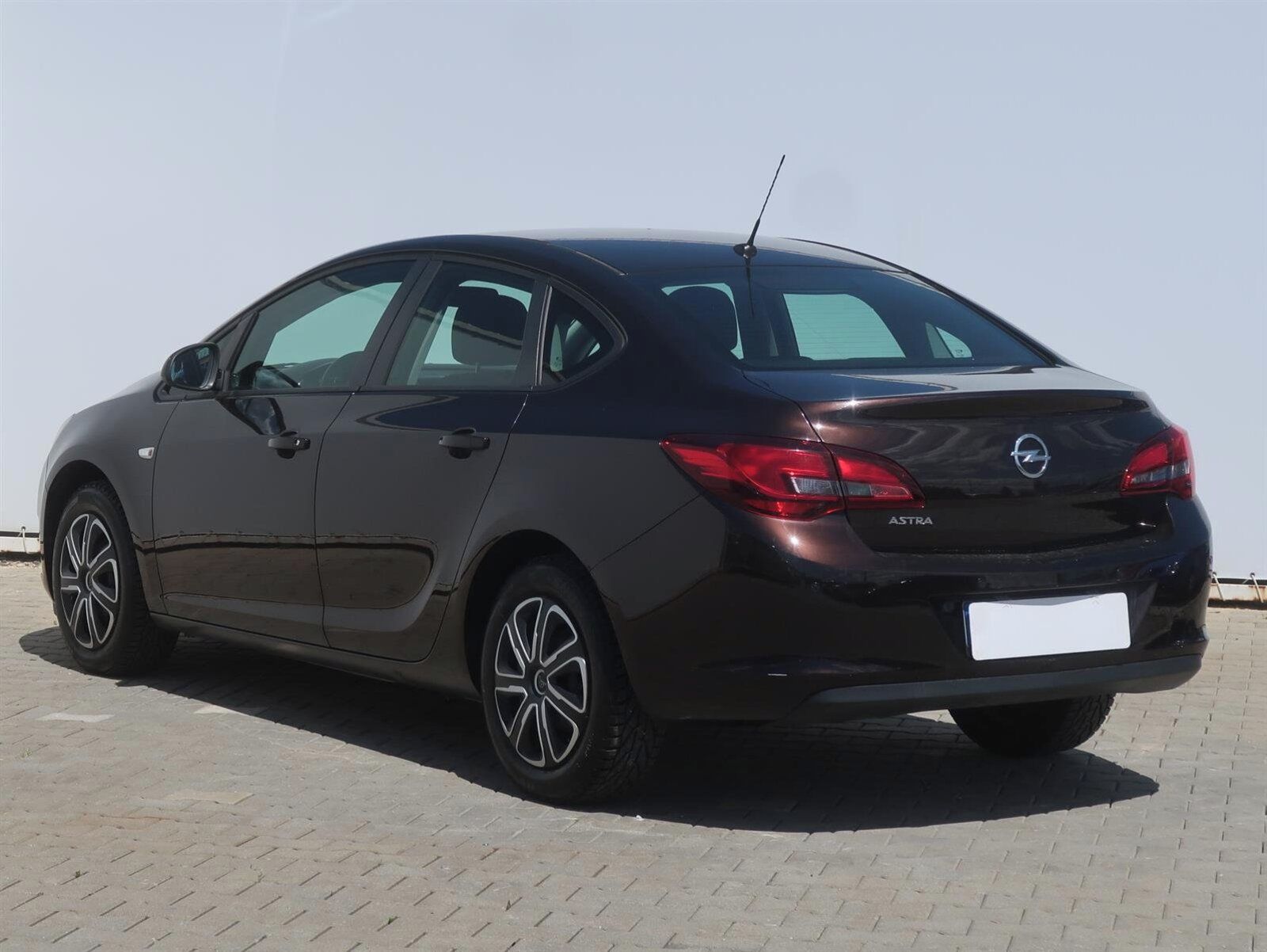 Opel Astra, 1.6 16V, Automatická klima - fotka 4