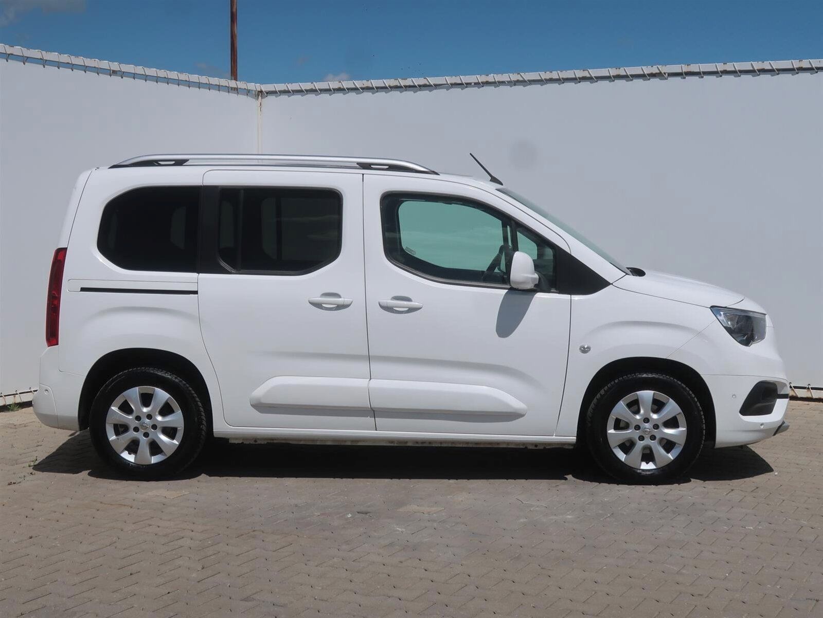 Opel Combo, 1.2 Turbo, 5Míst, ČR - fotka 6