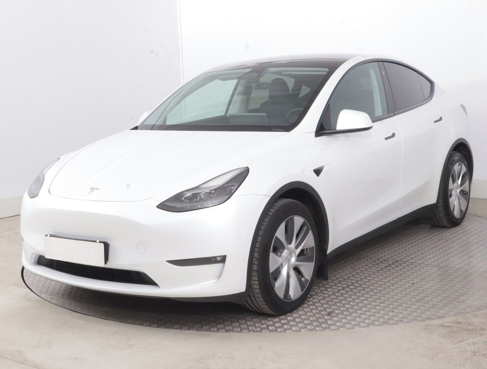Tesla Model Y, Long Range AWD 79kWh, SoH 92% - fotka 2