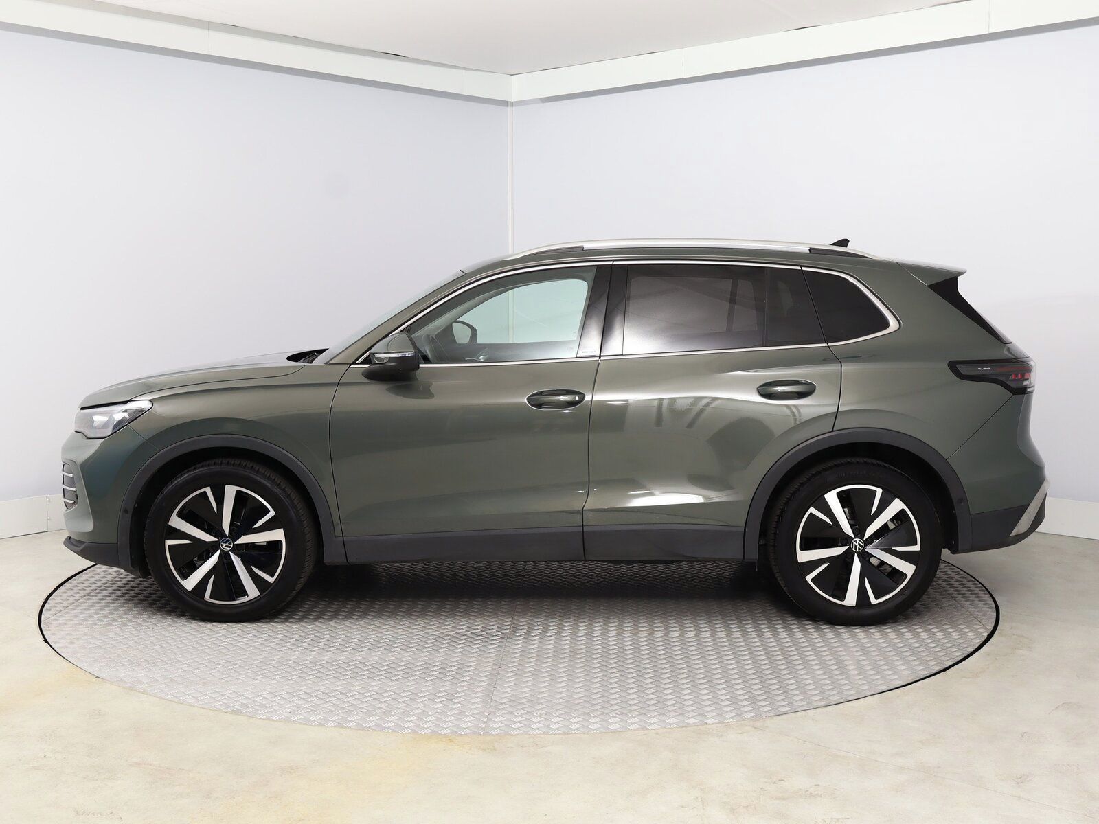 Volkswagen Tiguan, 1.5 eTSI, Elegance - fotka 3
