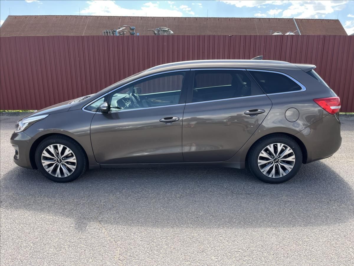 Kia Cee´d, 1,6 CRDi ČR KLIMA KAMERA NAVI - fotka 4