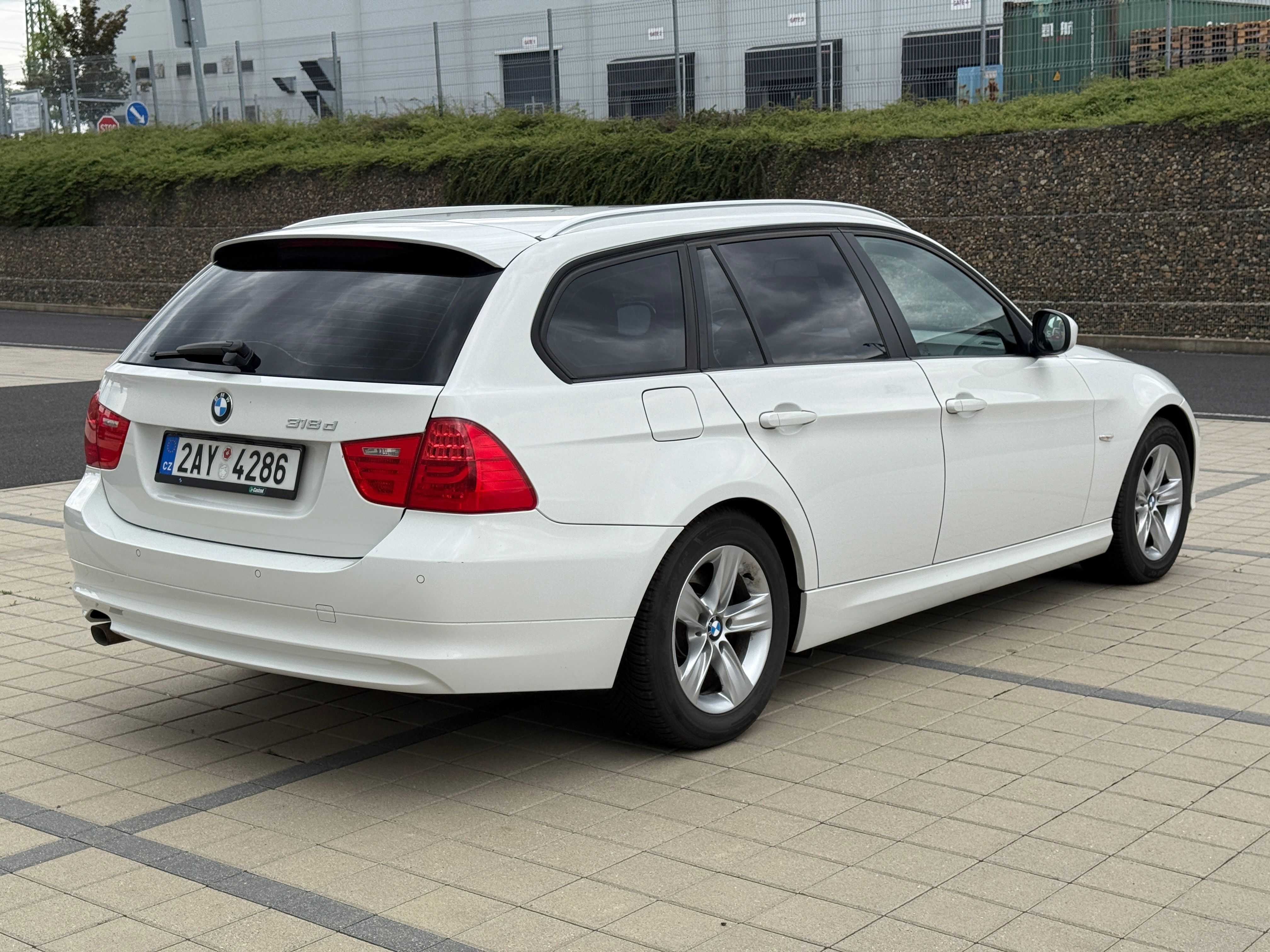 BMW Řada 3, 318D - fotka 6