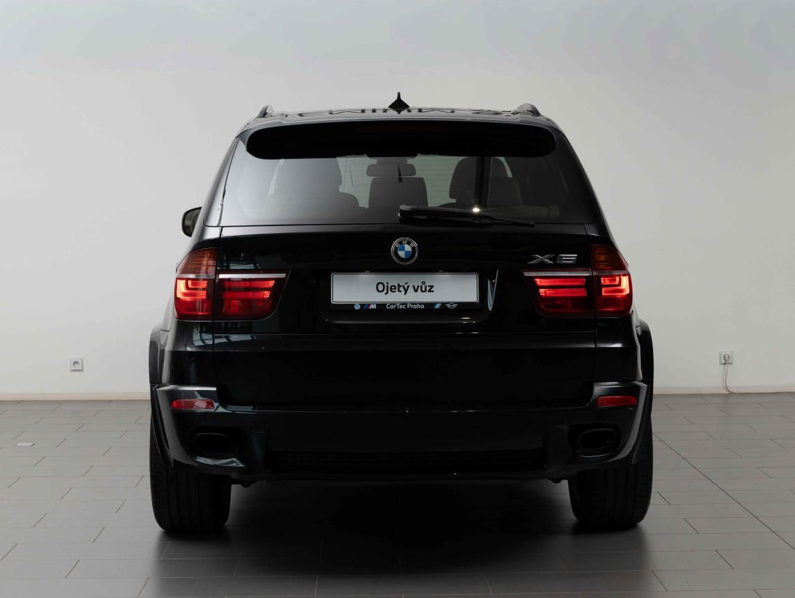 BMW X5, xDrive50i - fotka 4