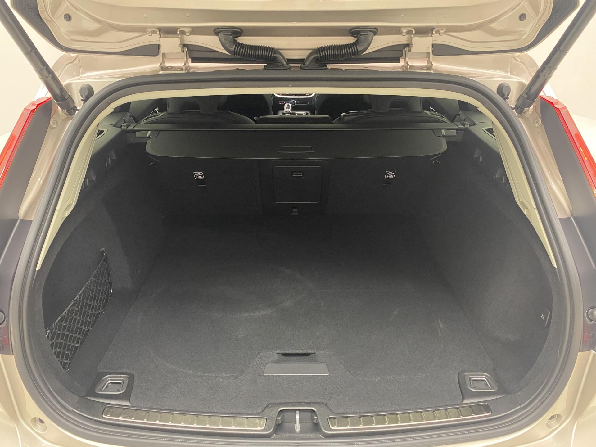 Volvo V60, T8 AWD RECHARGE DARK PLUS CZ - fotka 5