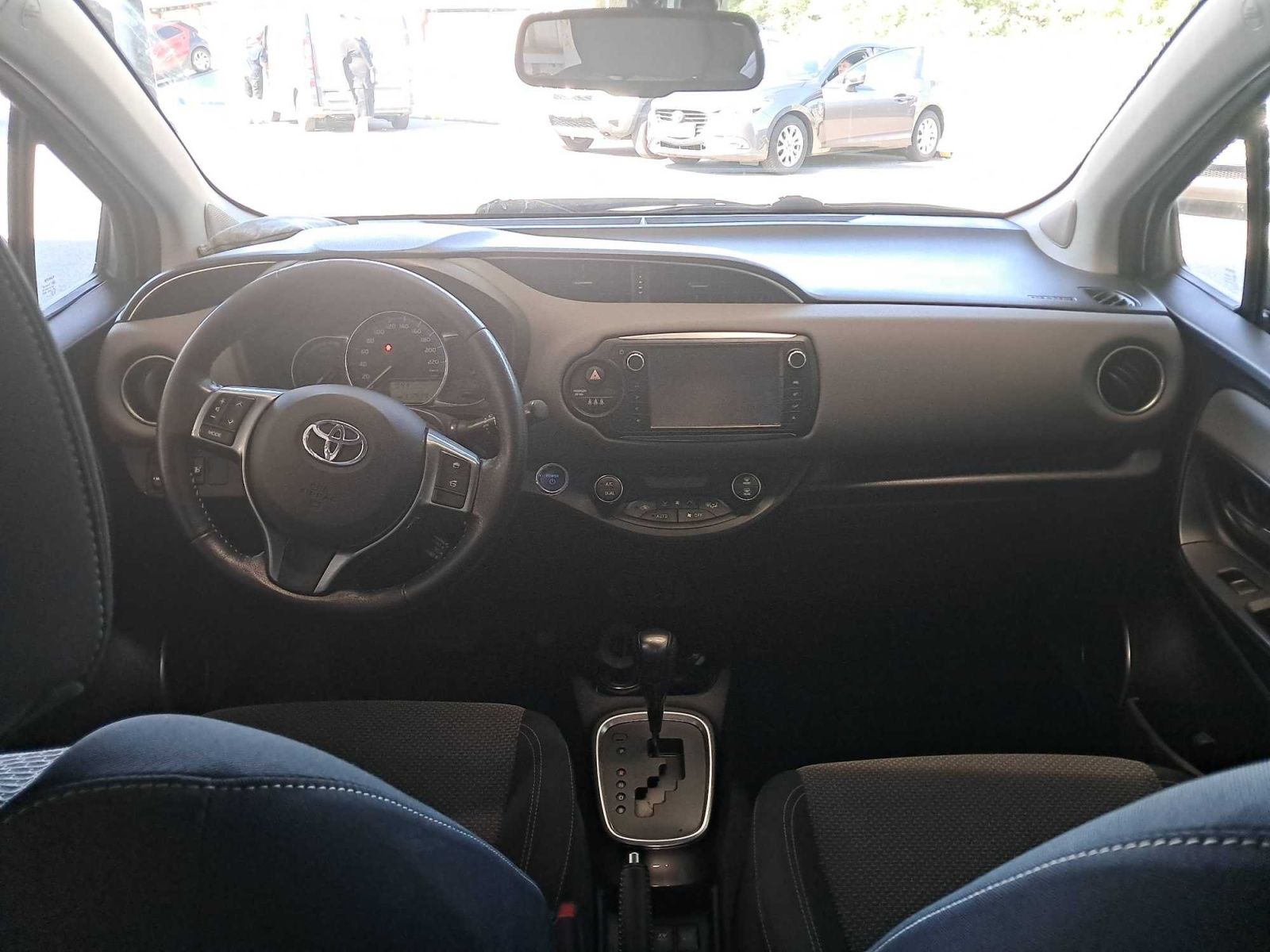Toyota Yaris, 1.5 Hybrid, Automat, Navi - fotka 3
