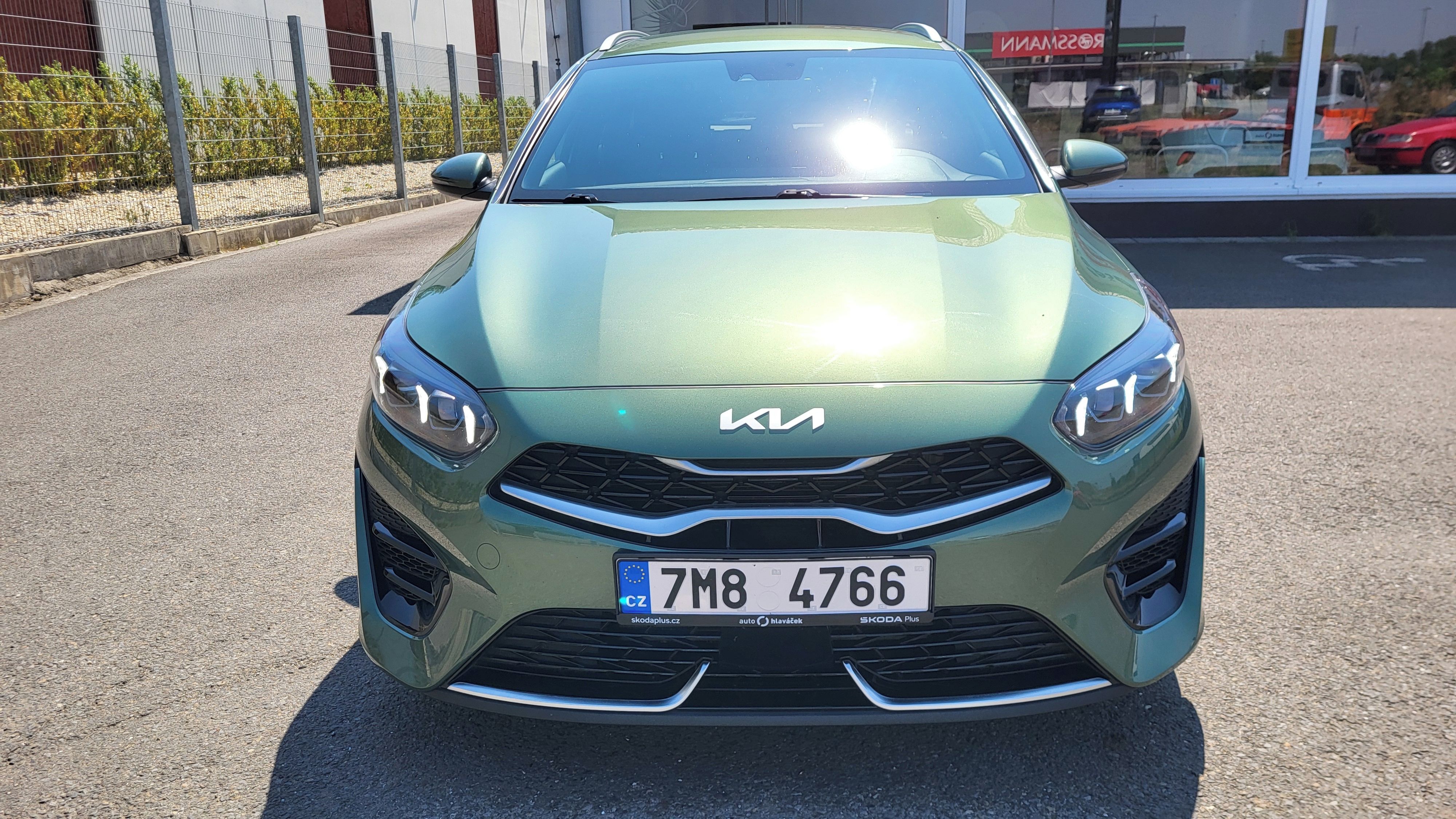 Kia Cee´d, Kia Sportage 1,6 T-GDI Excl. - fotka 2