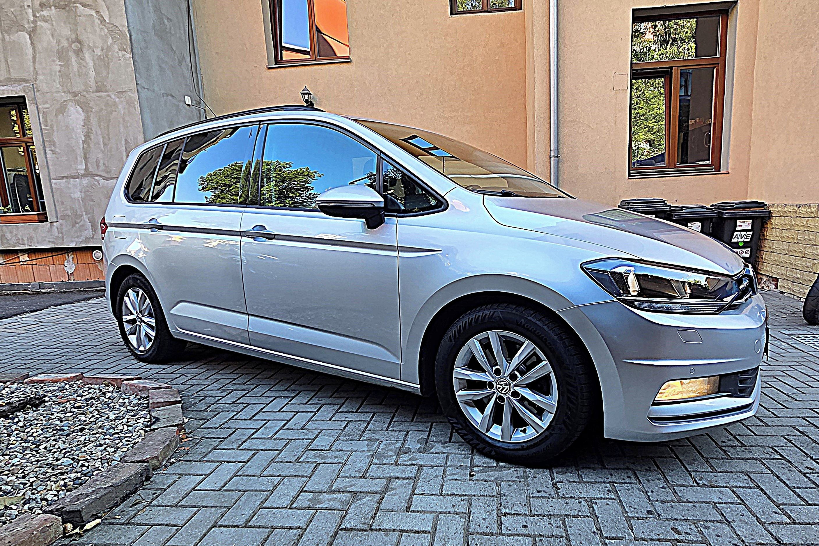 Volkswagen Touran - fotka 2