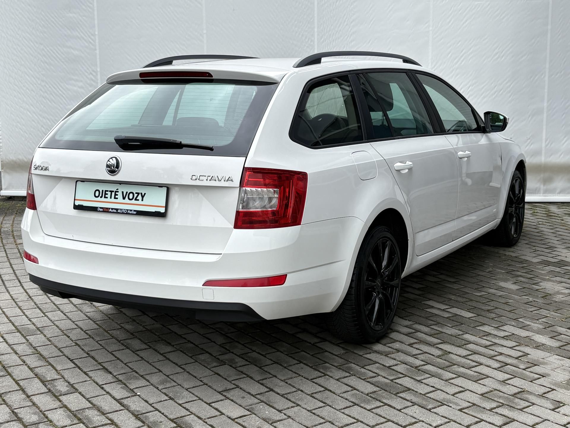 Škoda Octavia, Combi 1.6 TDI ACTIVE Plus  81 - fotka 2