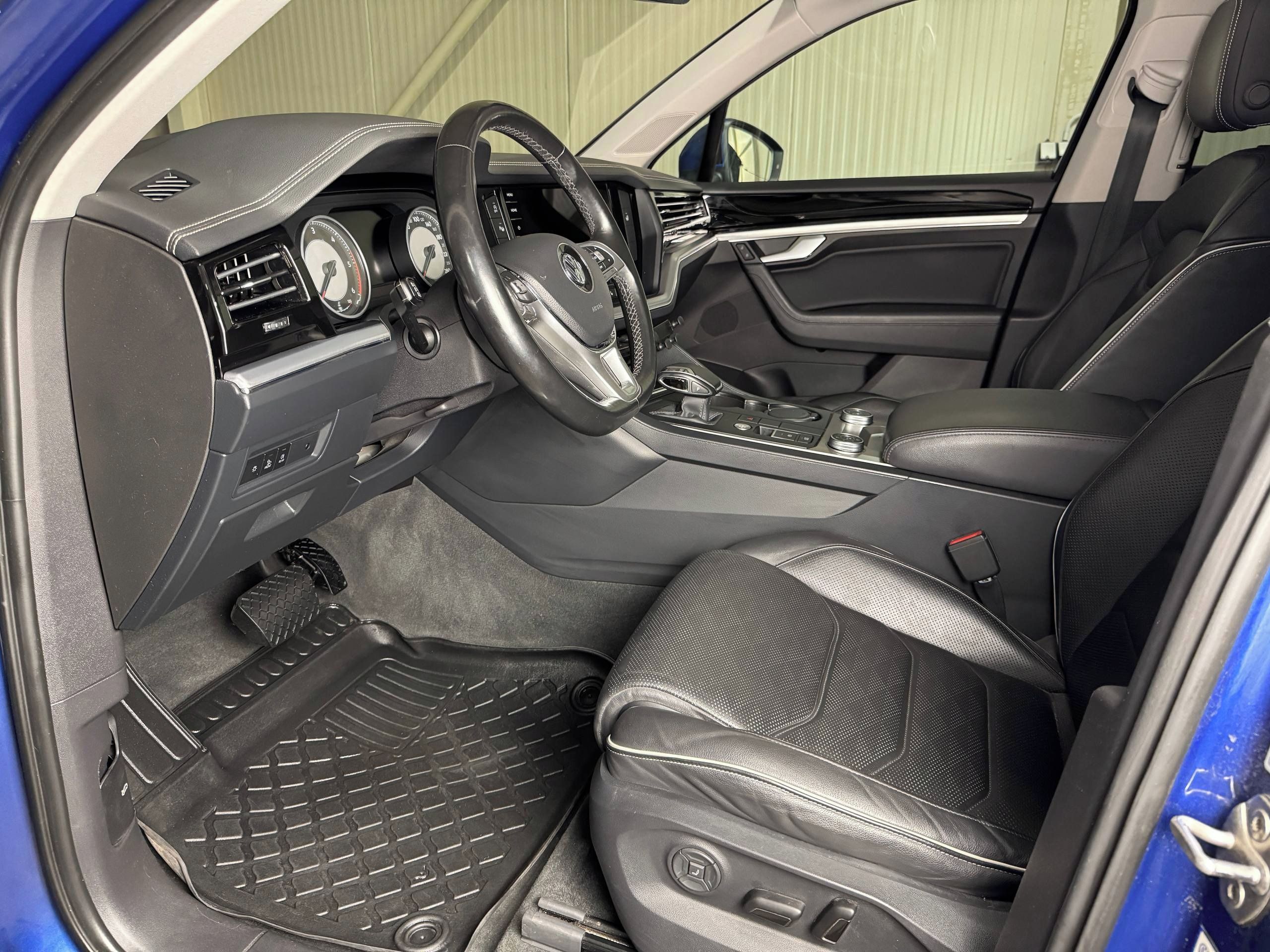 Volkswagen Touareg, 3.0TDi 210kw, 4x4, ČR, Výbava - fotka 5
