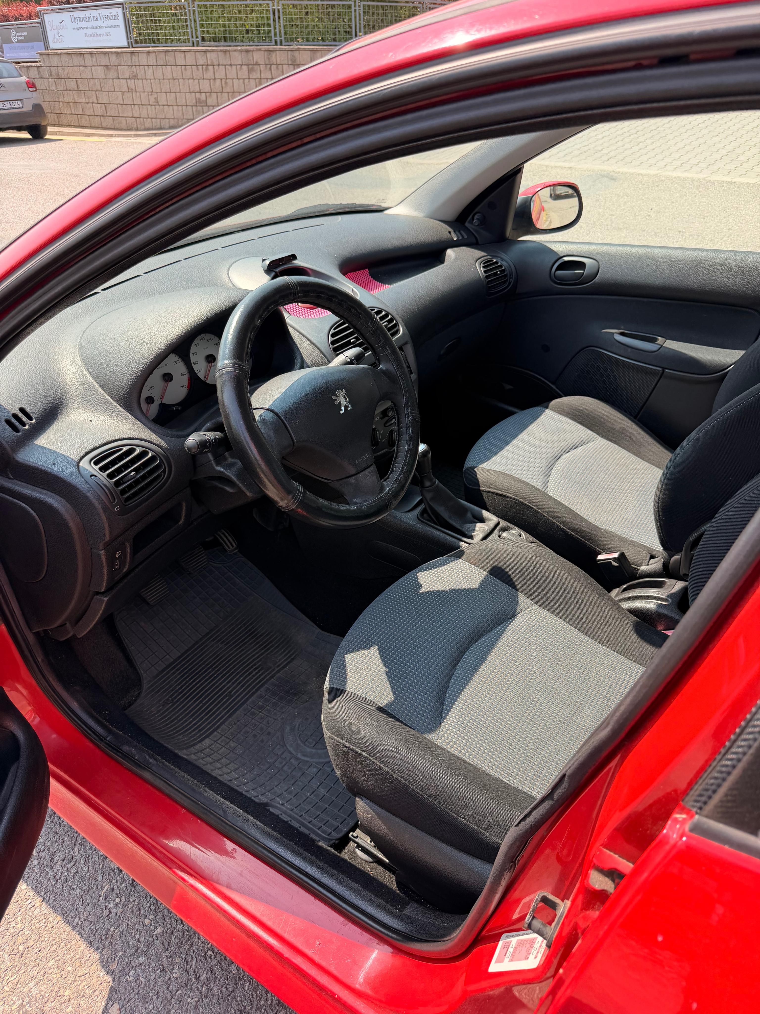 Peugeot 206, 1.1i 44Kw - fotka 6