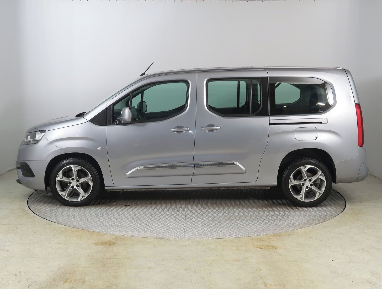 Toyota Proace City Verso, Maxi 1.5 D-4D, Shuttle, 7Míst - fotka 3