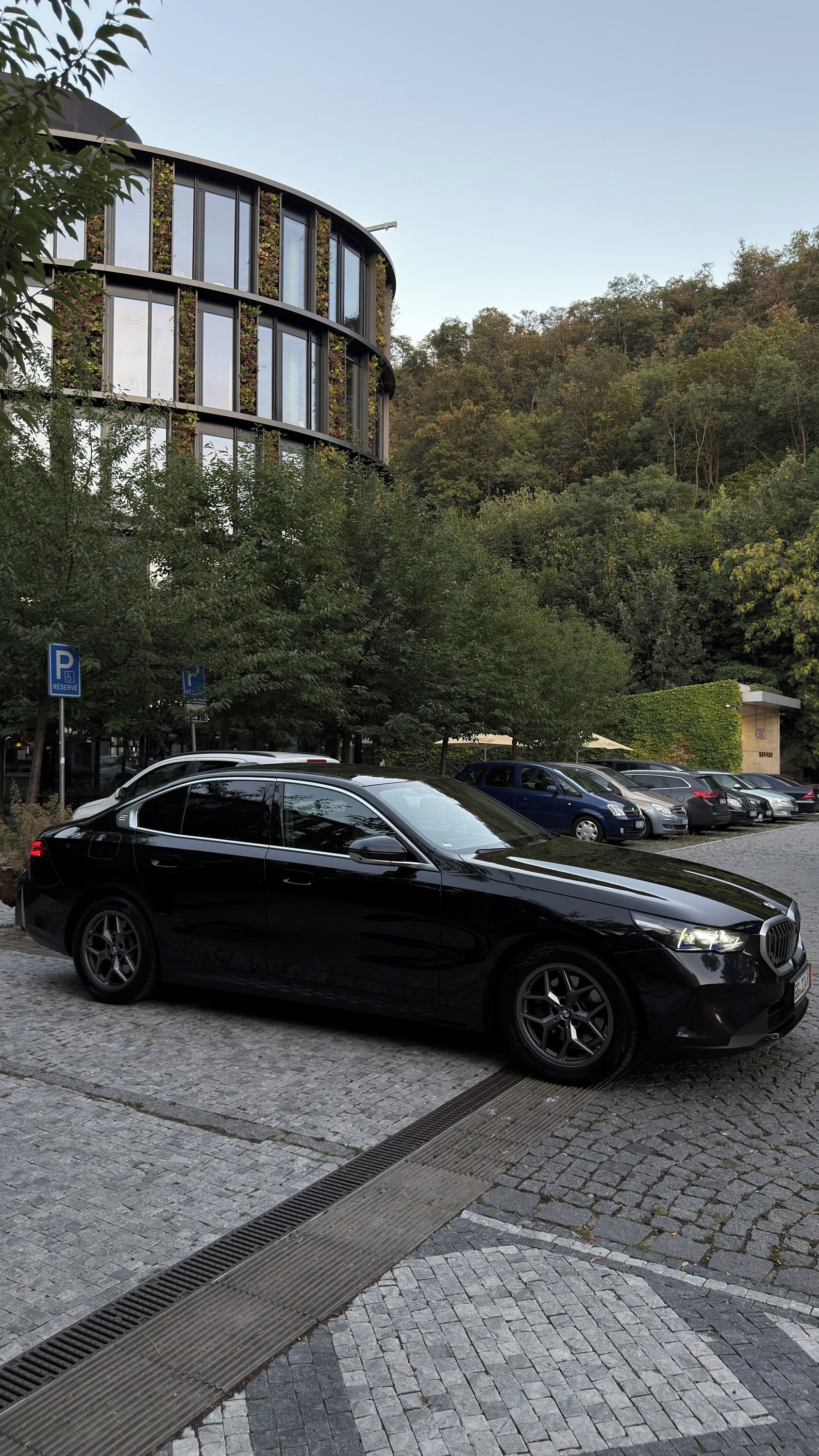 BMW Řada 5, BMW 520i (2025) • 1. majitel - fotka 4