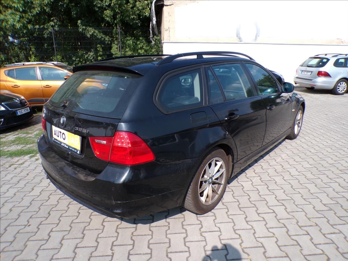 BMW Řada 3, 2,0   320D xDrive - fotka 5