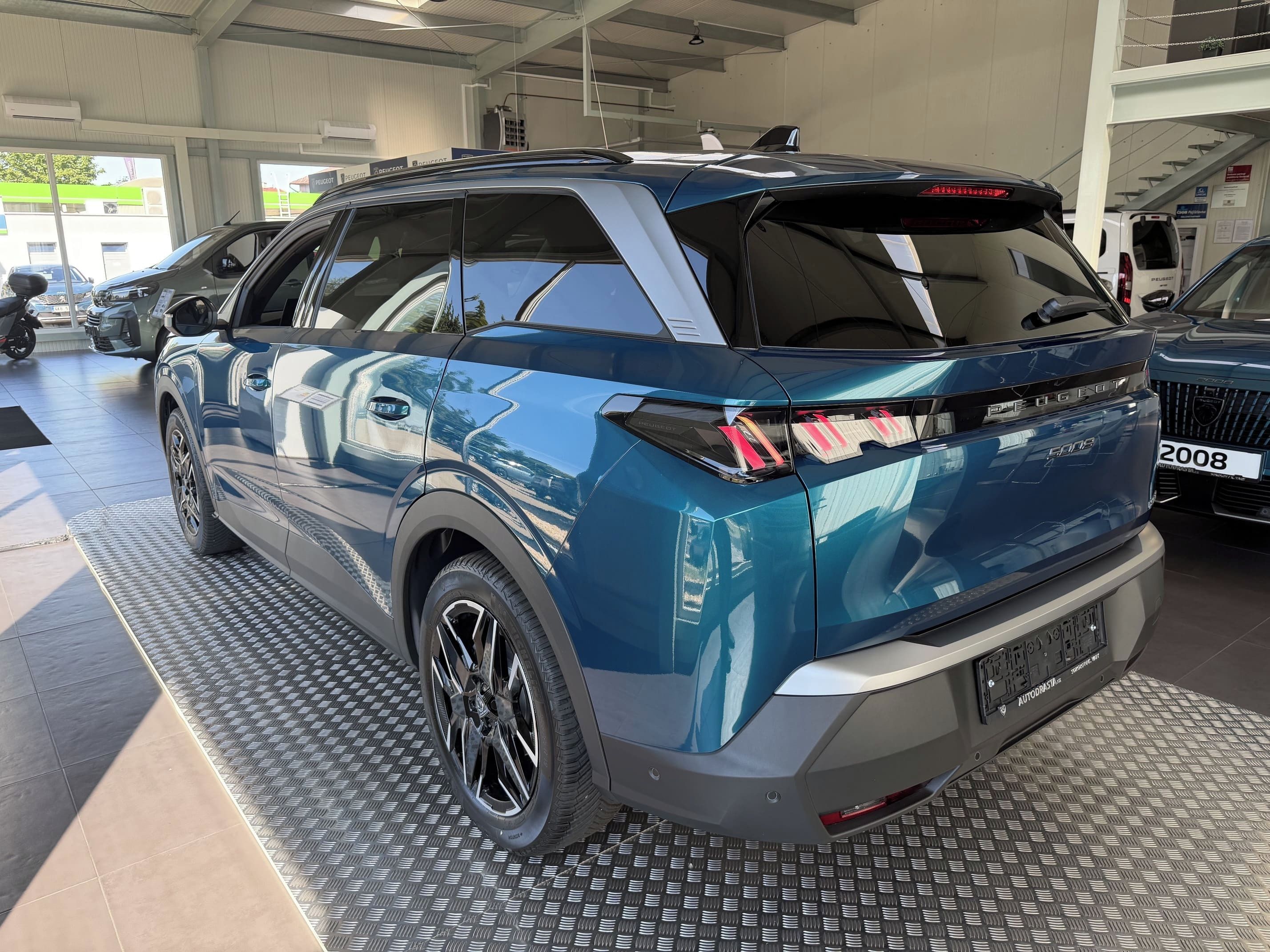 Peugeot 5008, BUSINESS Hybrid 145 e-DCS6 - fotka 4