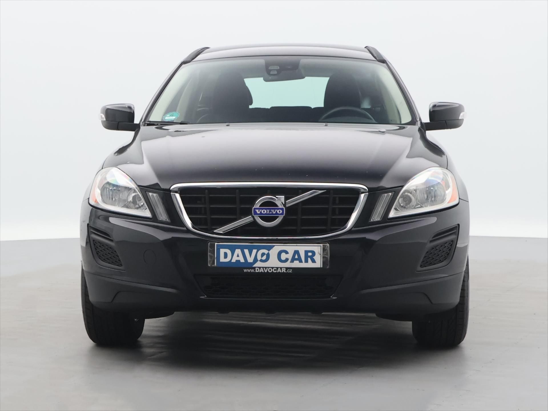Volvo XC60, 2,4 D3 120kW Momentum AWD AUT - fotka 2